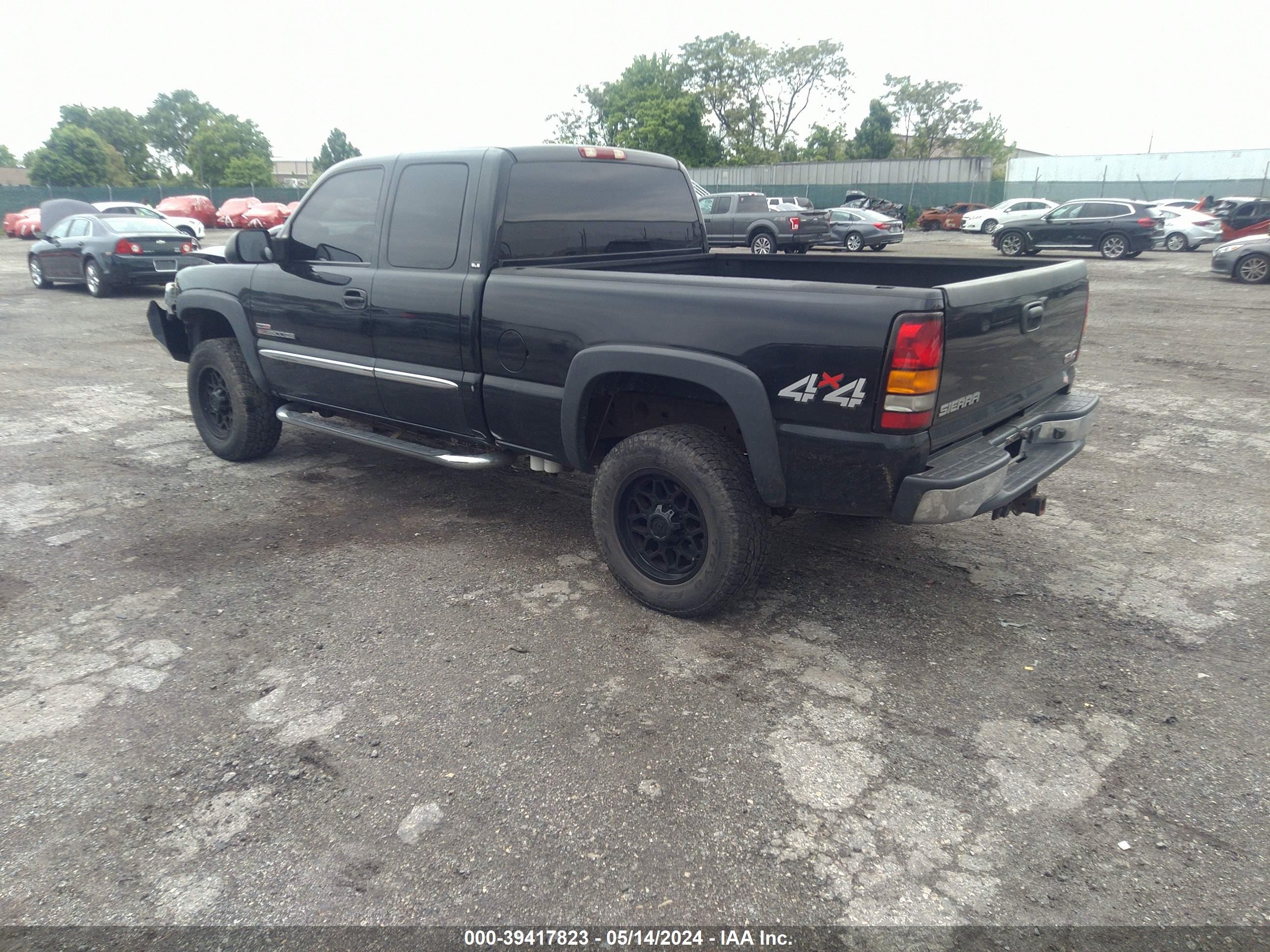 Photo 2 VIN: 1GTHK29234E335596 - GMC SIERRA 