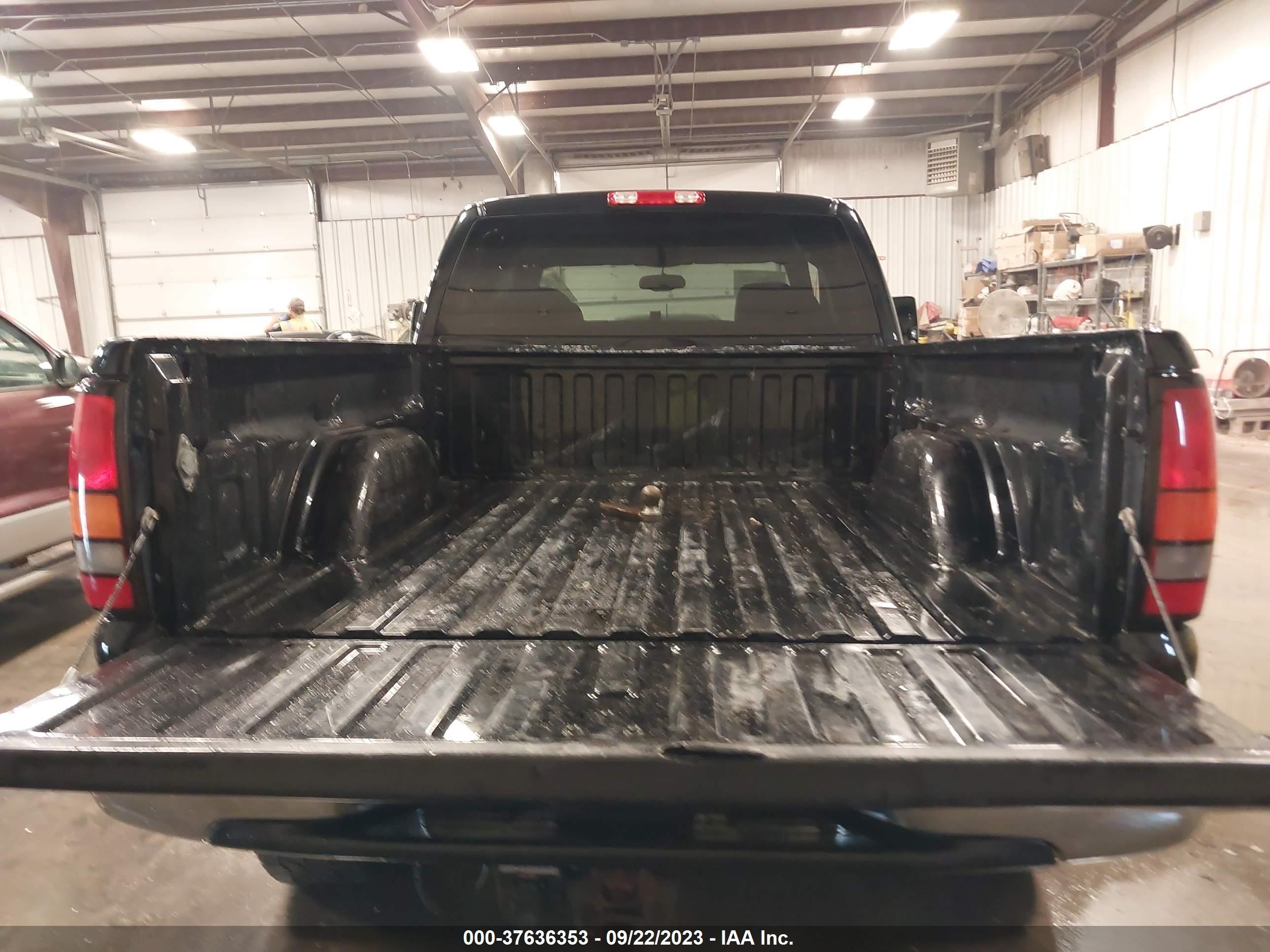 Photo 11 VIN: 1GTHK29235E246158 - GMC SIERRA 