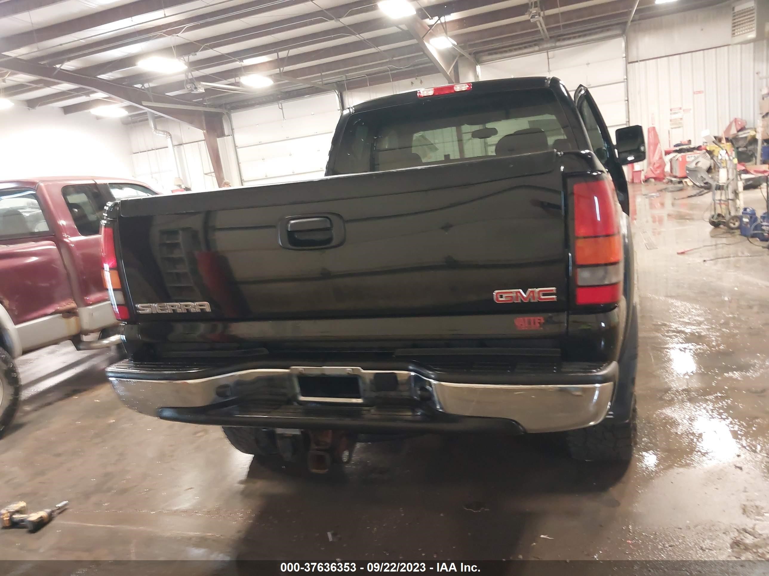 Photo 16 VIN: 1GTHK29235E246158 - GMC SIERRA 