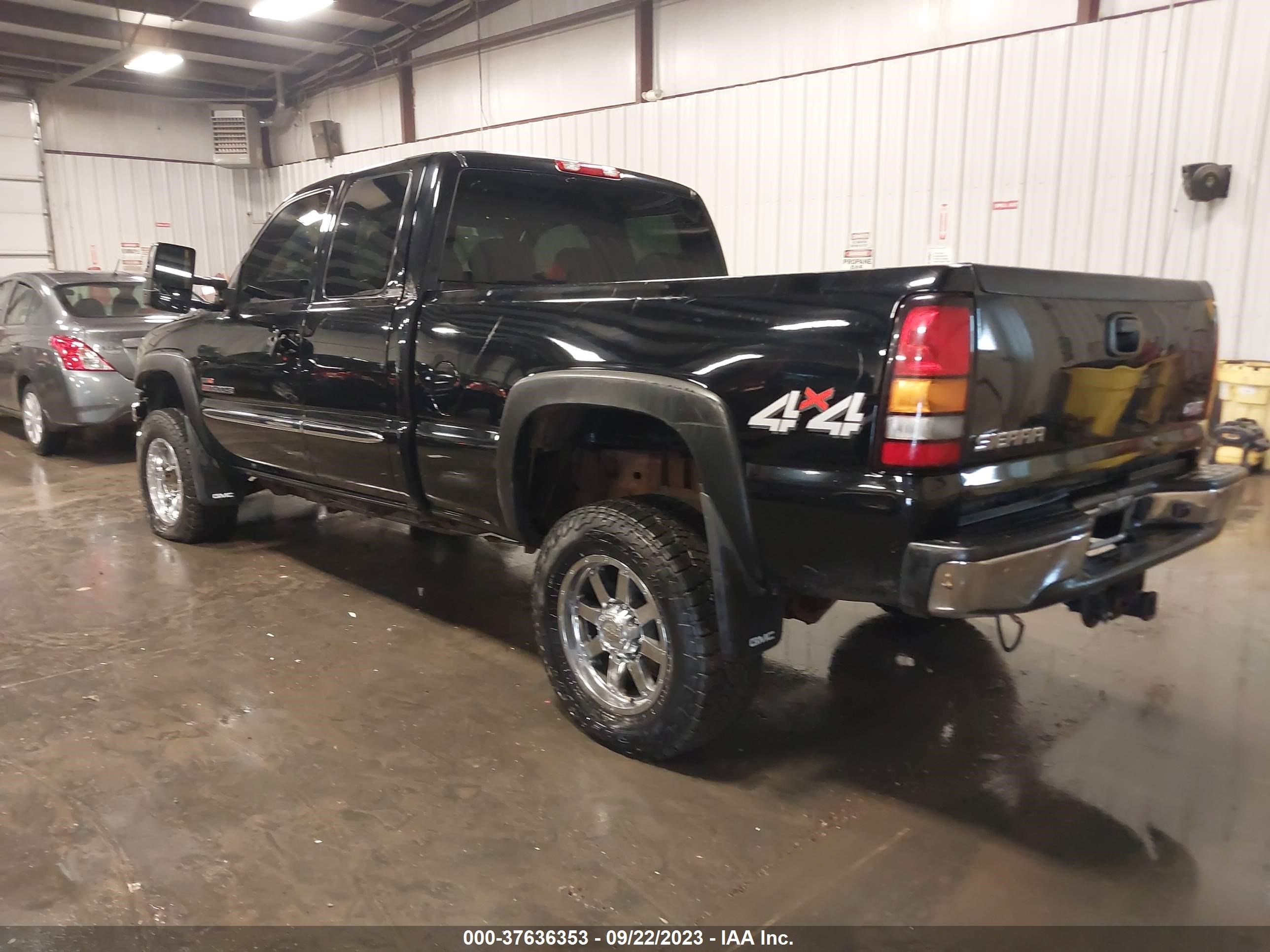 Photo 2 VIN: 1GTHK29235E246158 - GMC SIERRA 