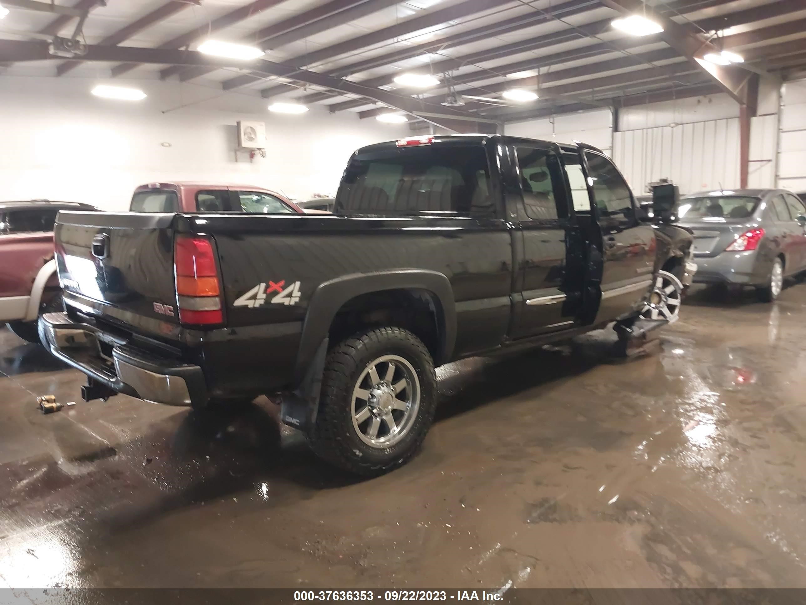 Photo 3 VIN: 1GTHK29235E246158 - GMC SIERRA 