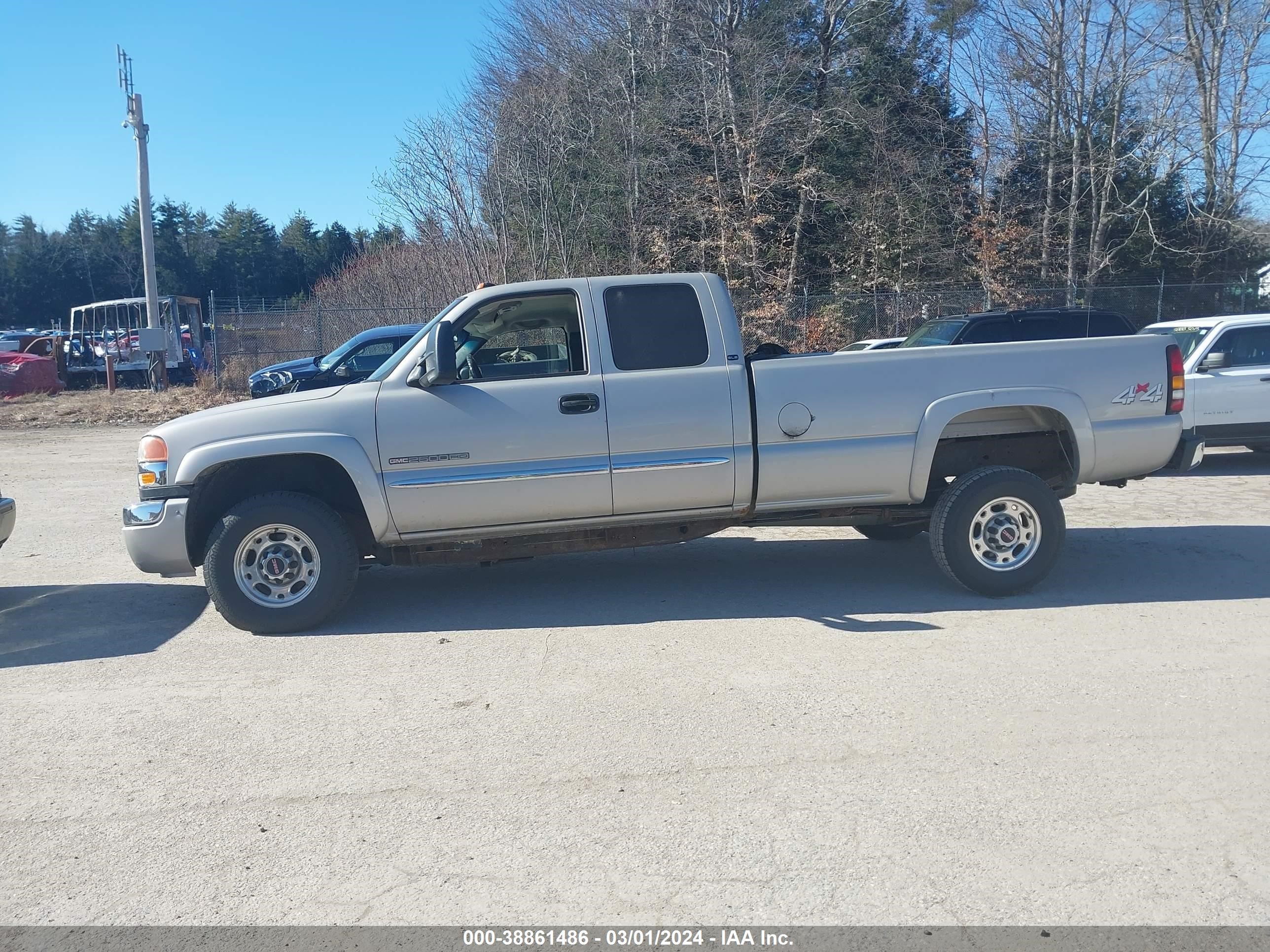 Photo 13 VIN: 1GTHK29456E226593 - GMC SIERRA 