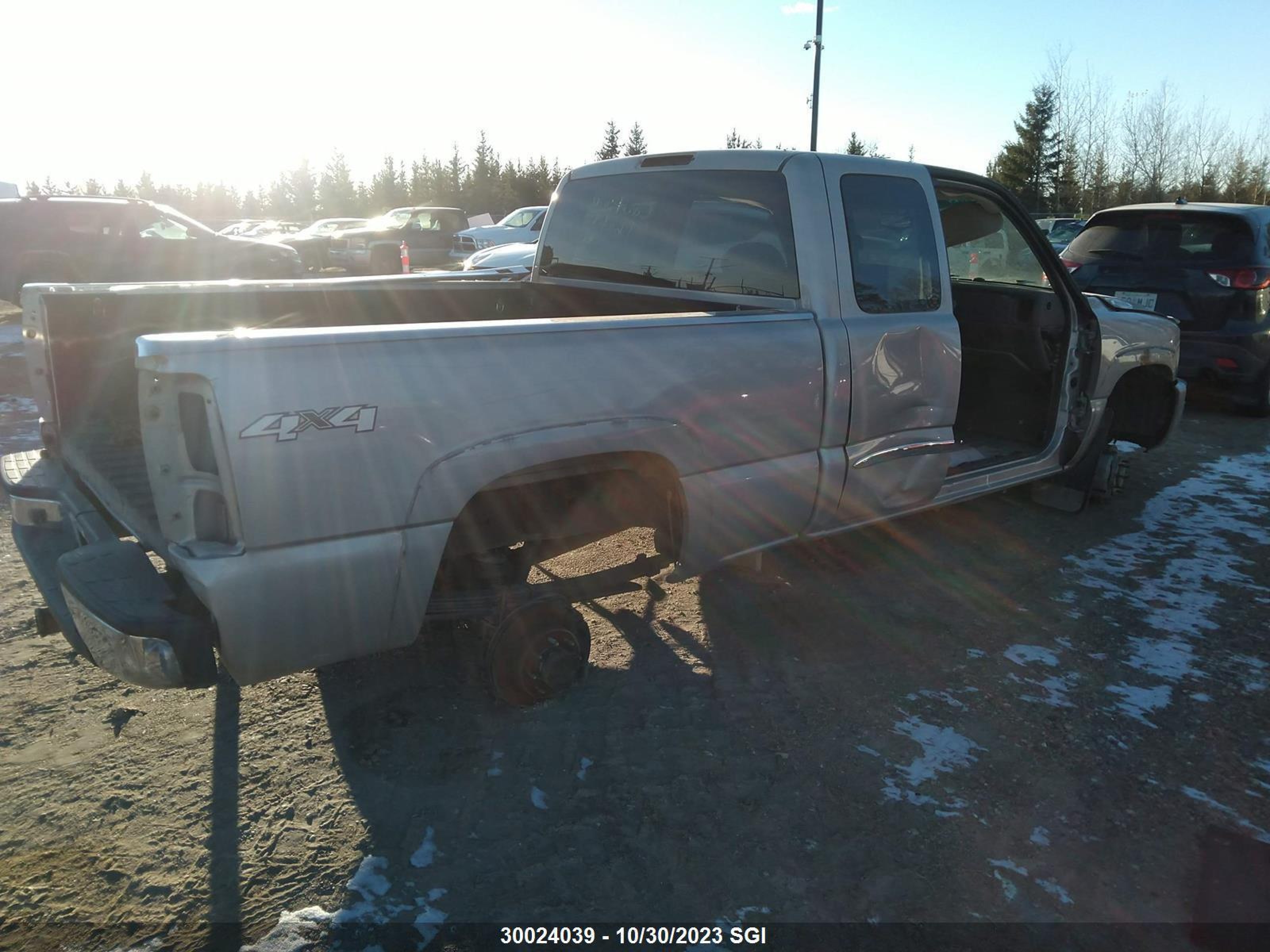 Photo 3 VIN: 1GTHK29D07E114429 - GMC SIERRA 