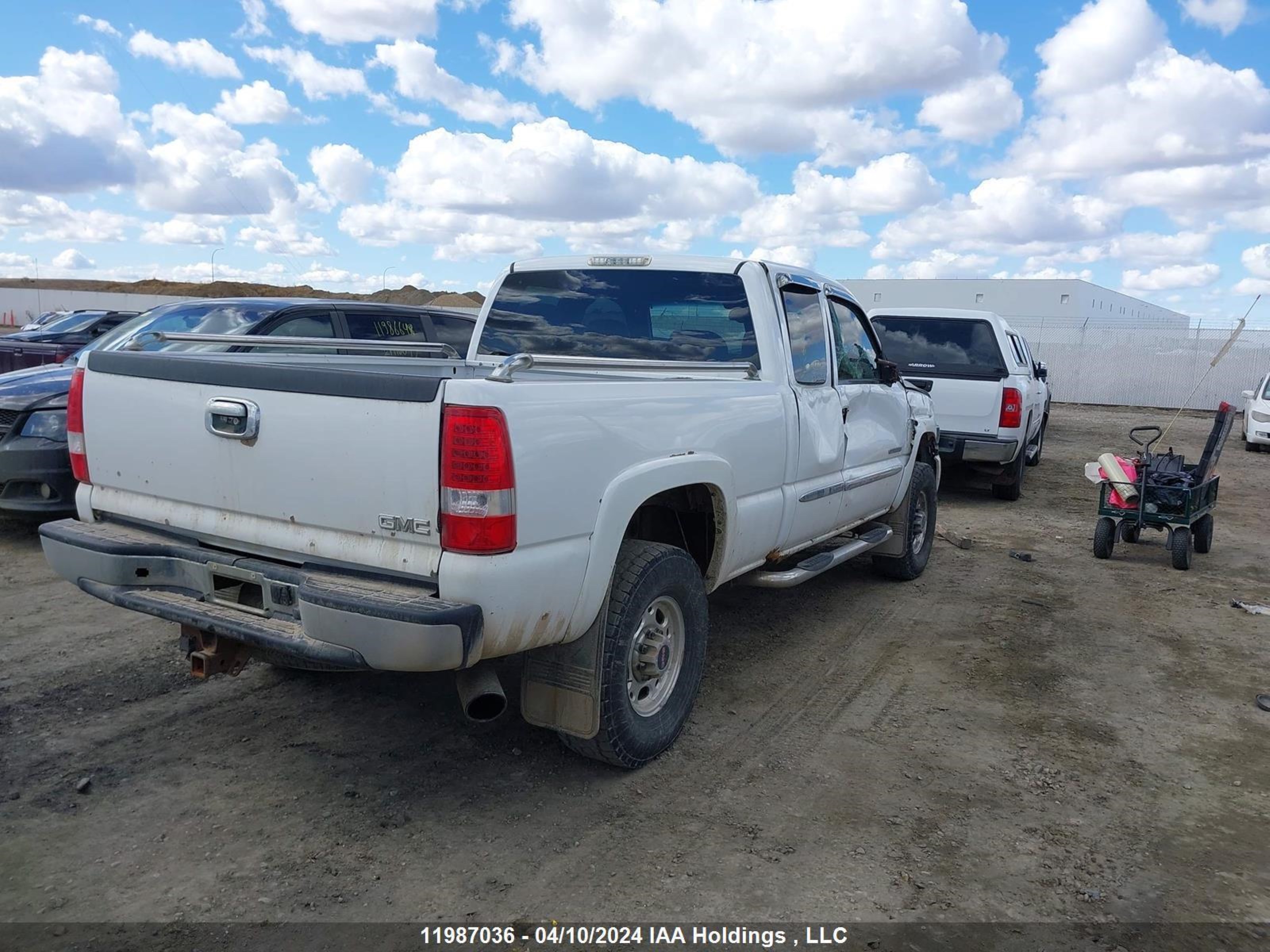 Photo 3 VIN: 1GTHK29D17E115783 - GMC SIERRA 