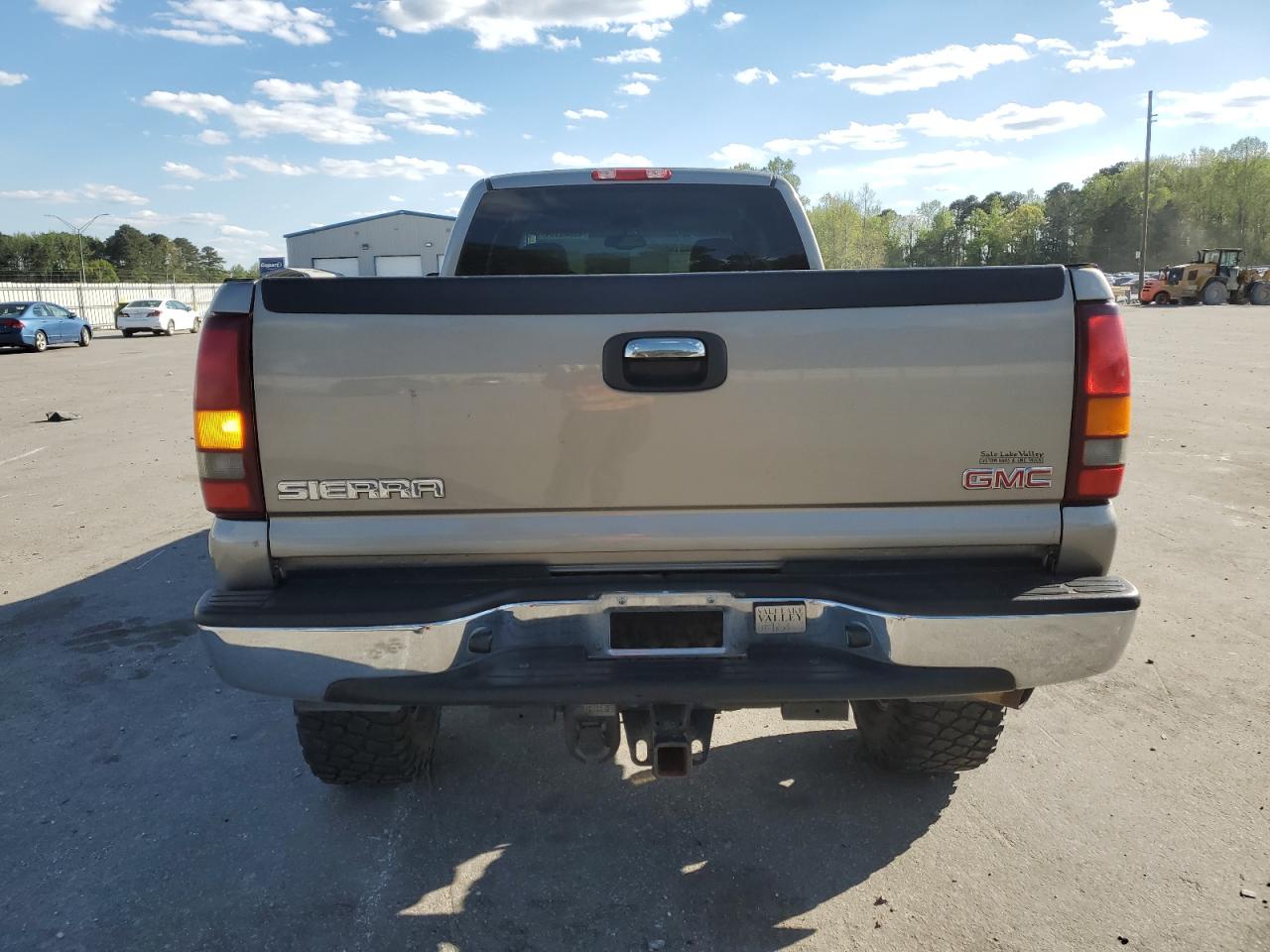 Photo 5 VIN: 1GTHK29G13E246247 - GMC SIERRA 