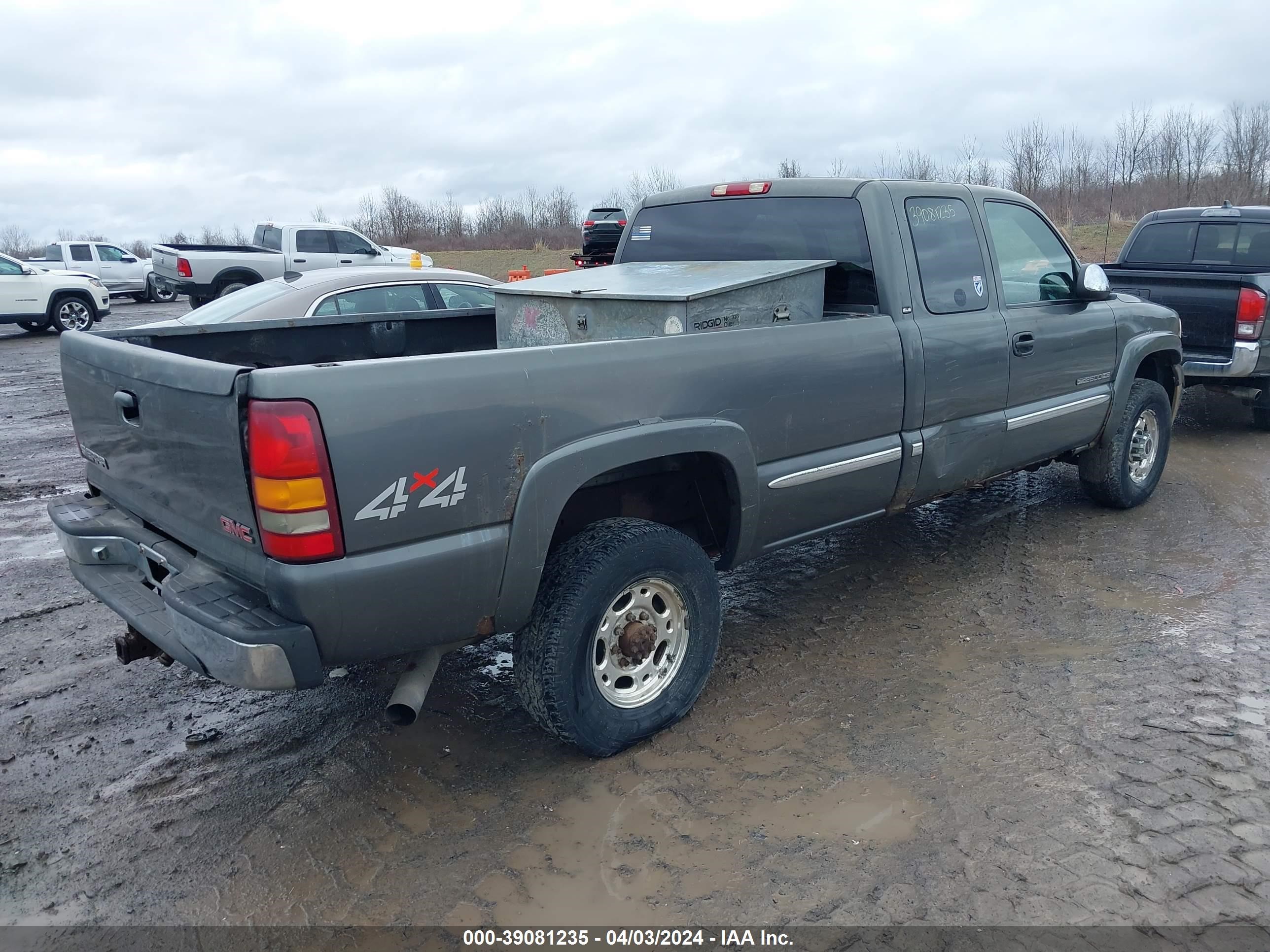 Photo 3 VIN: 1GTHK29G72E292440 - GMC SIERRA 