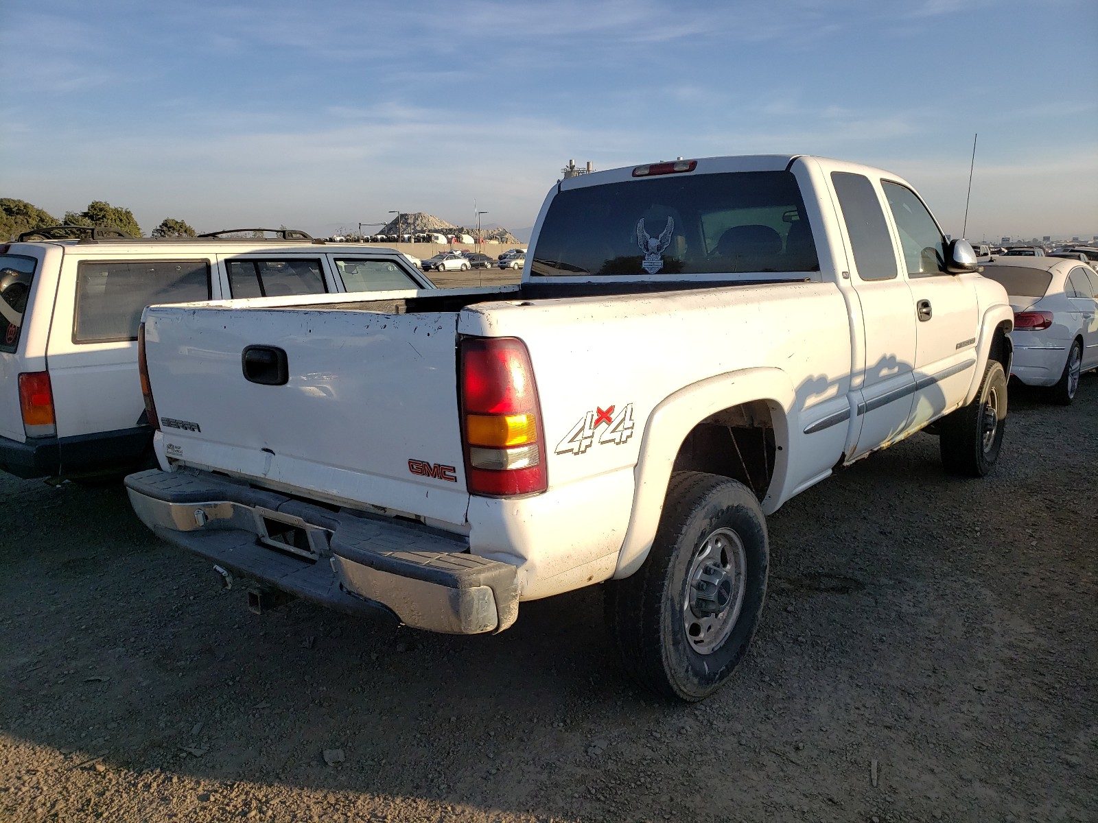 Photo 3 VIN: 1GTHK29G81E340901 - GMC SIERRA K25 