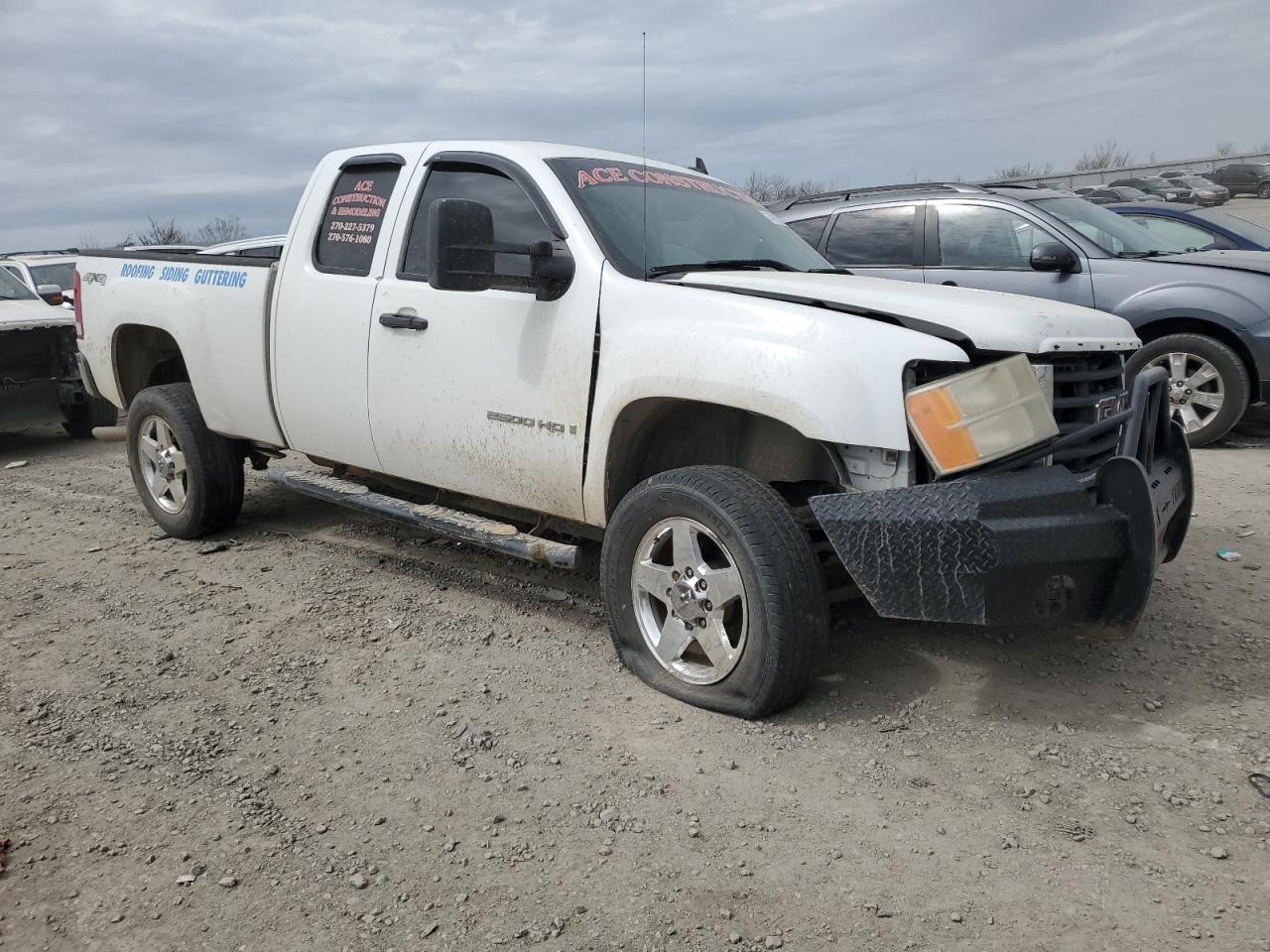 Photo 3 VIN: 1GTHK29K08E135460 - GMC SIERRA 