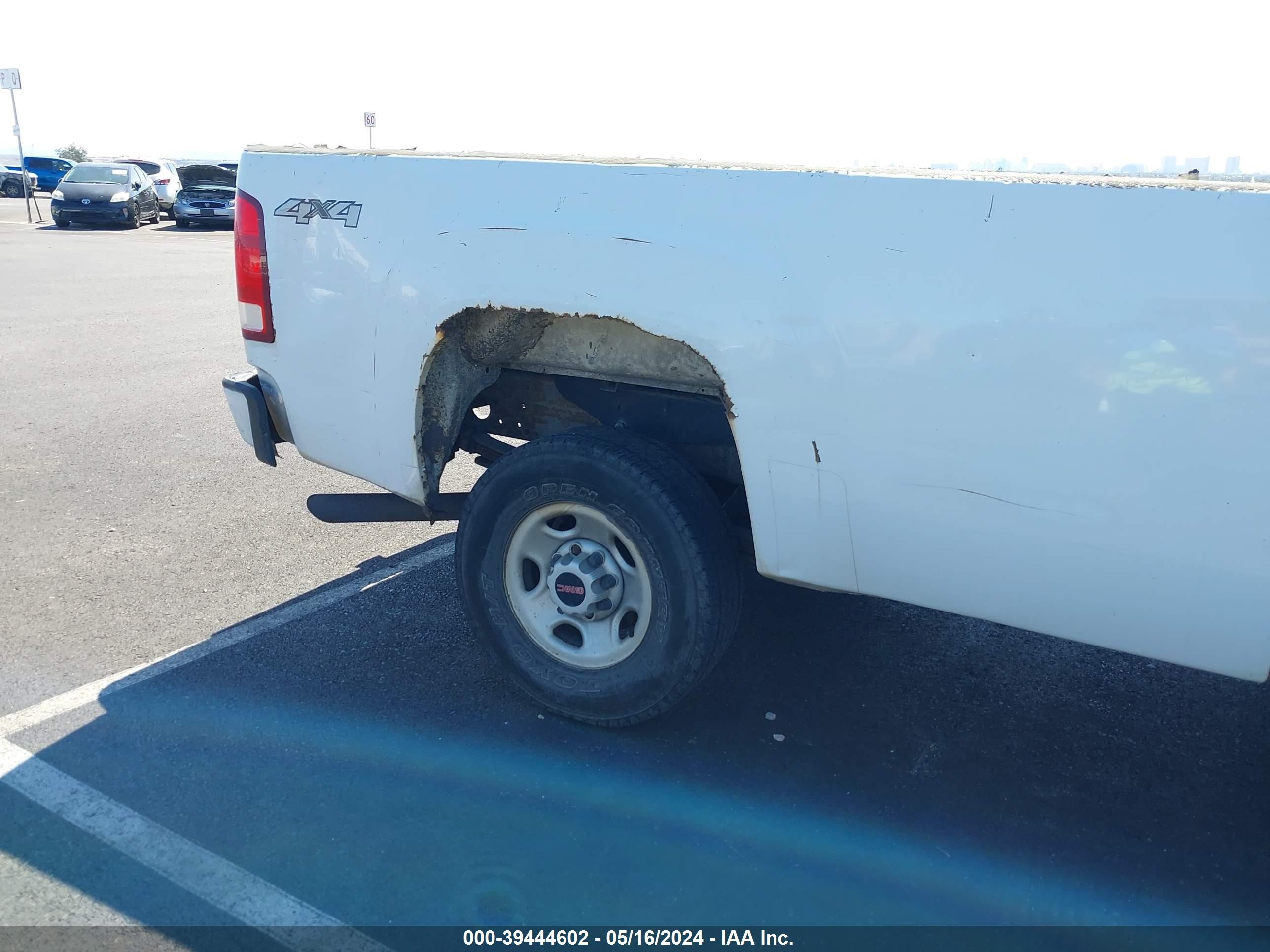 Photo 11 VIN: 1GTHK29K47E586616 - GMC SIERRA 