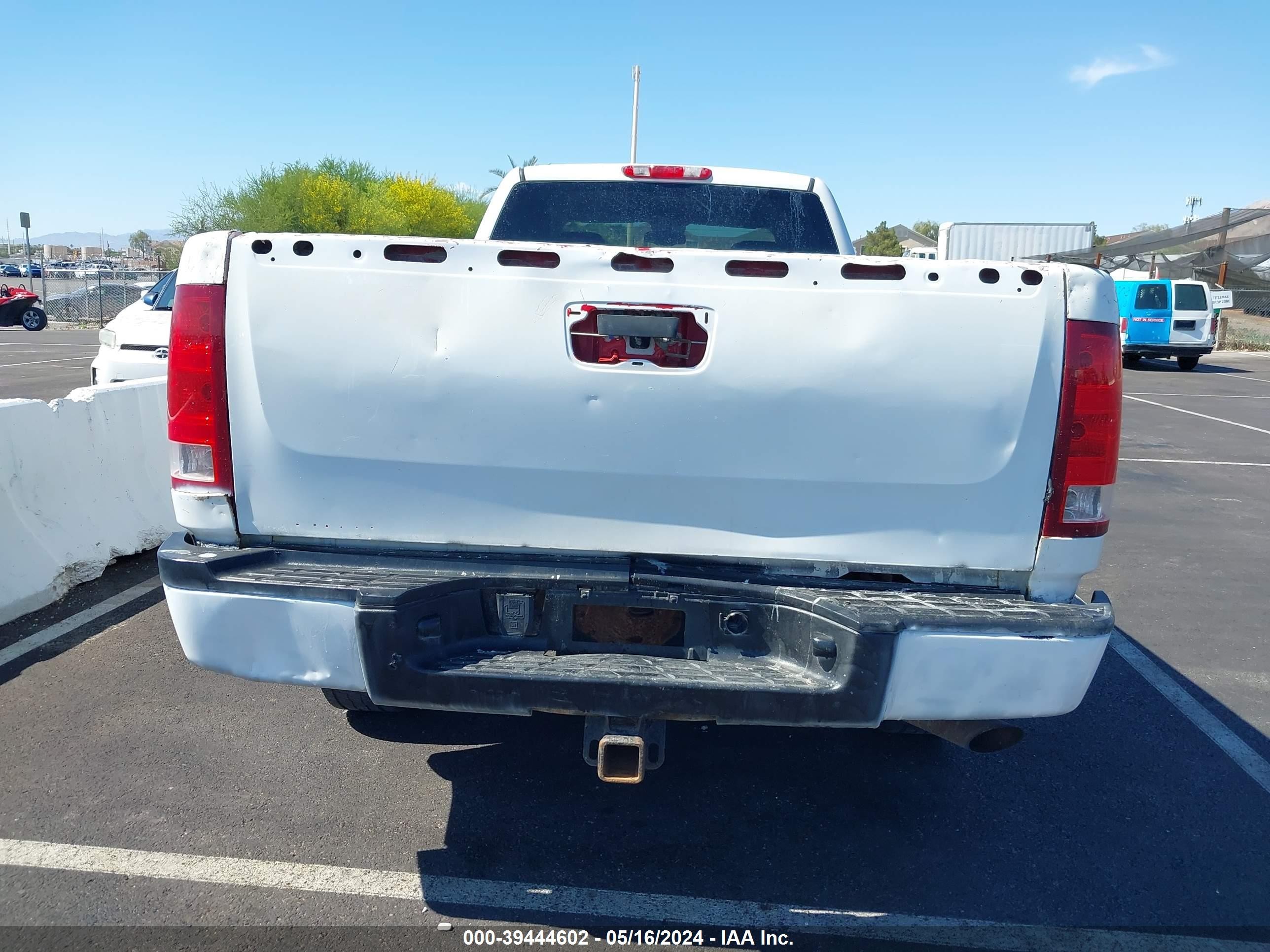 Photo 12 VIN: 1GTHK29K47E586616 - GMC SIERRA 