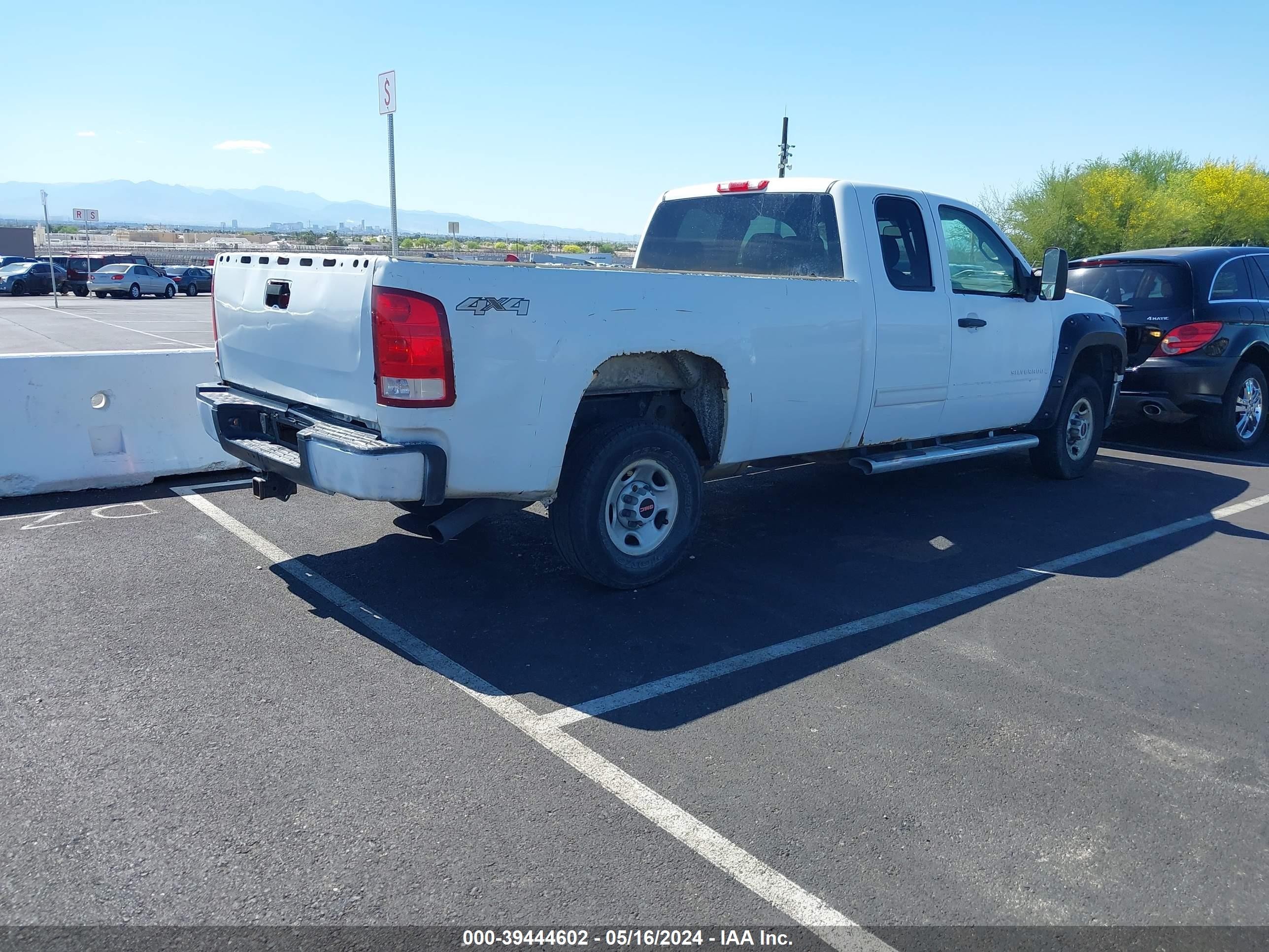 Photo 3 VIN: 1GTHK29K47E586616 - GMC SIERRA 