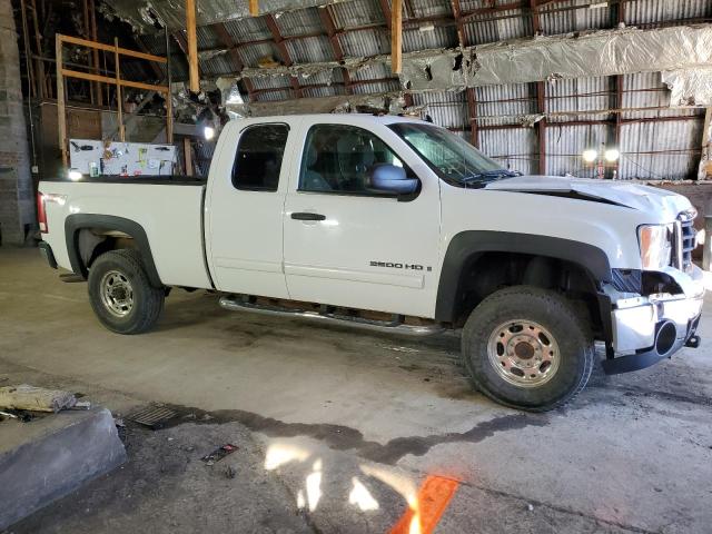 Photo 3 VIN: 1GTHK29K58E133445 - GMC SIERRA 