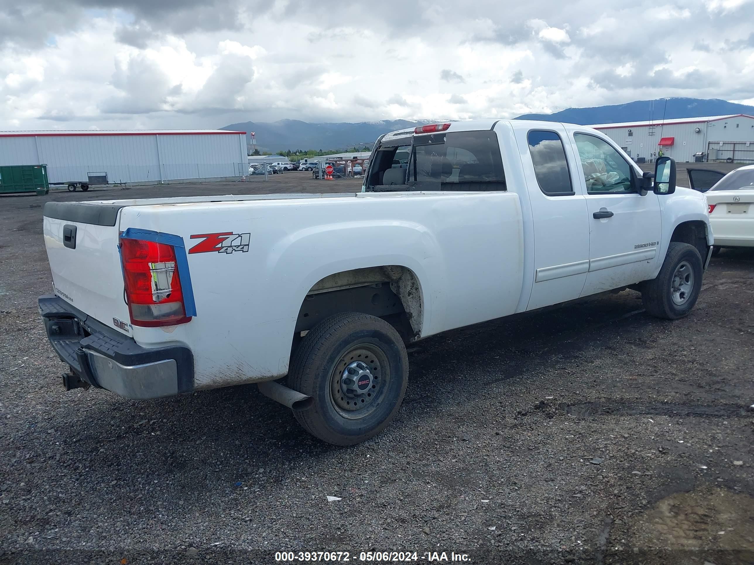 Photo 3 VIN: 1GTHK29K77E587470 - GMC SIERRA 