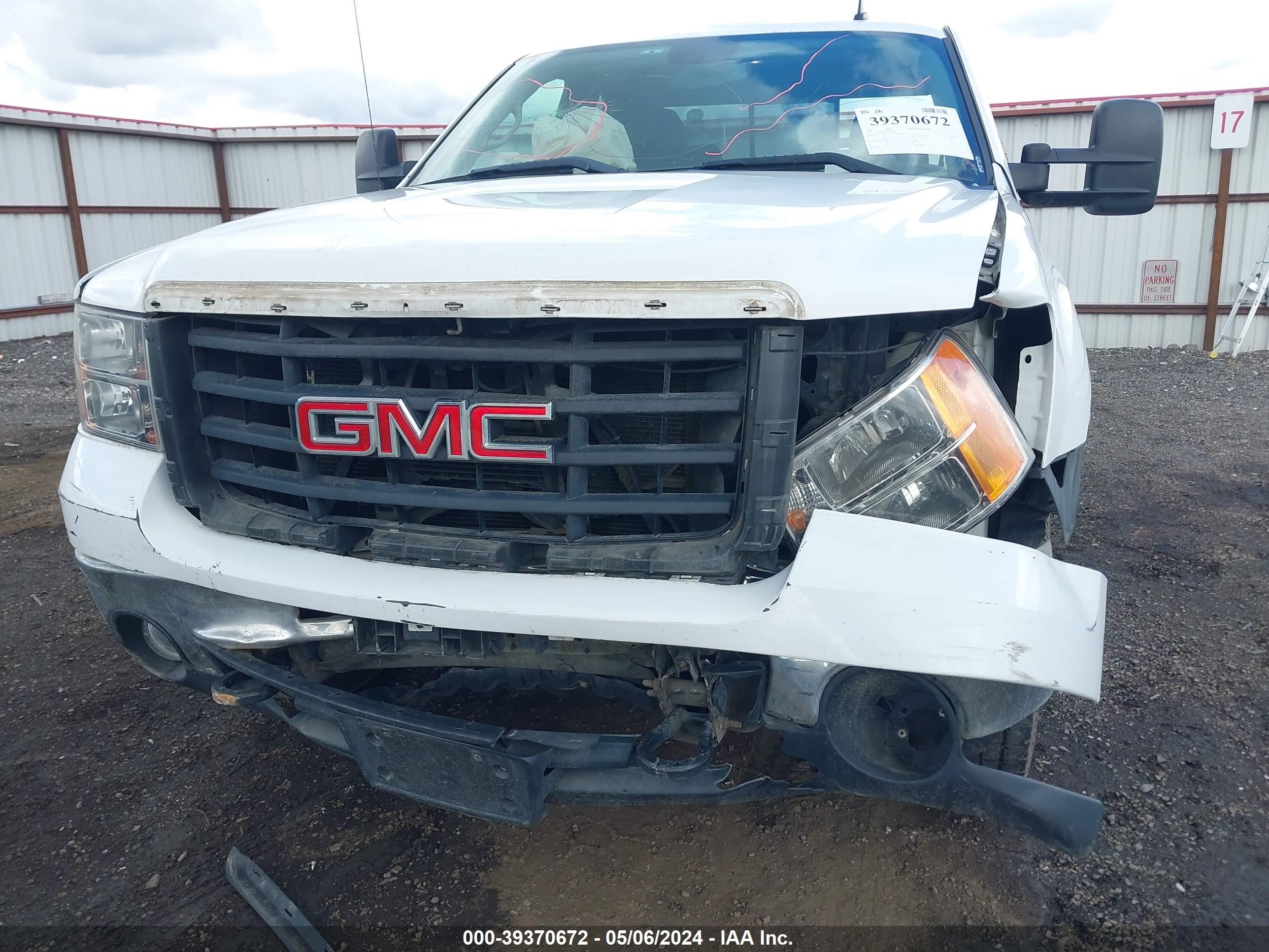 Photo 5 VIN: 1GTHK29K77E587470 - GMC SIERRA 