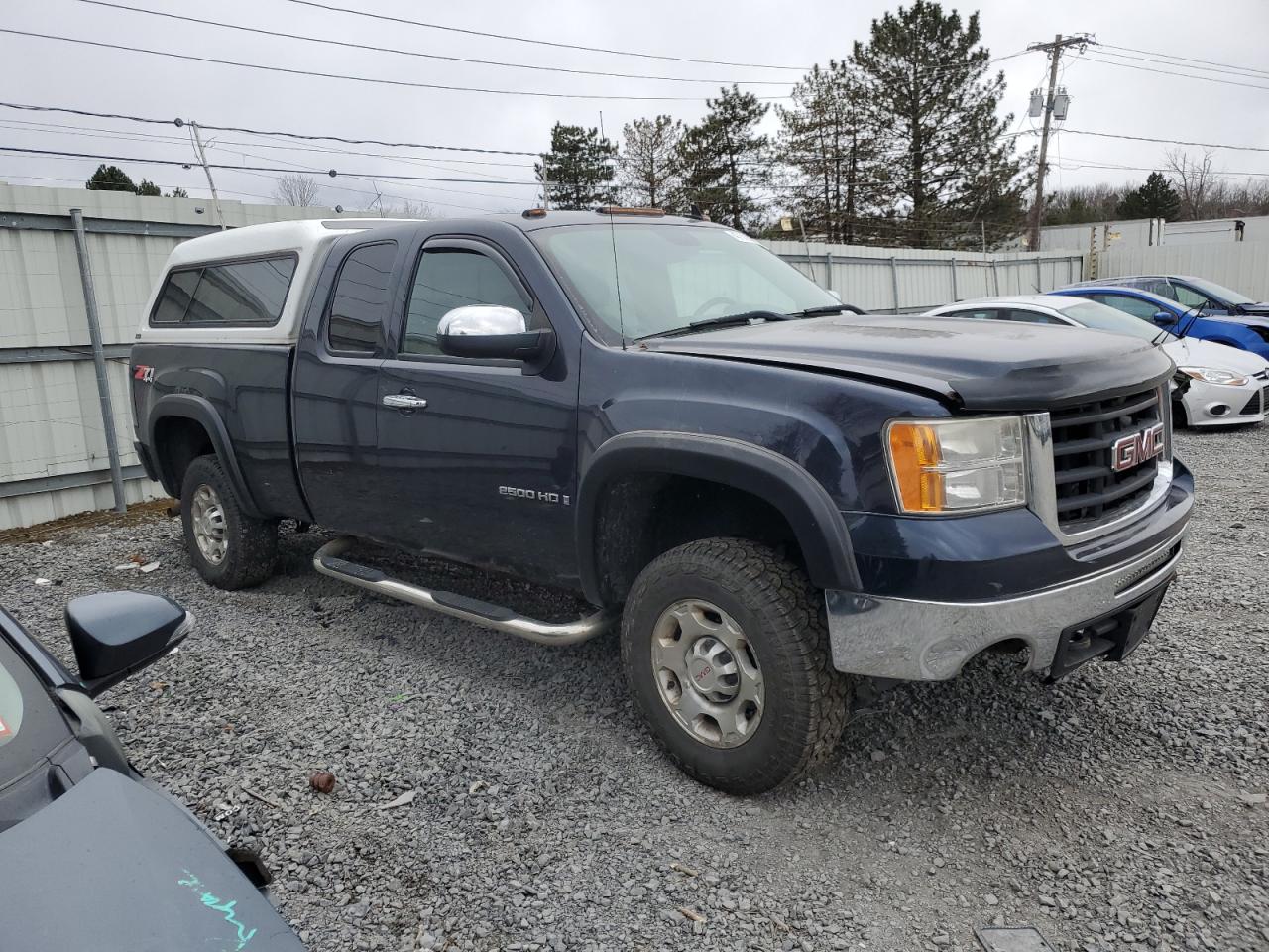 Photo 3 VIN: 1GTHK29KX8E201724 - GMC SIERRA 