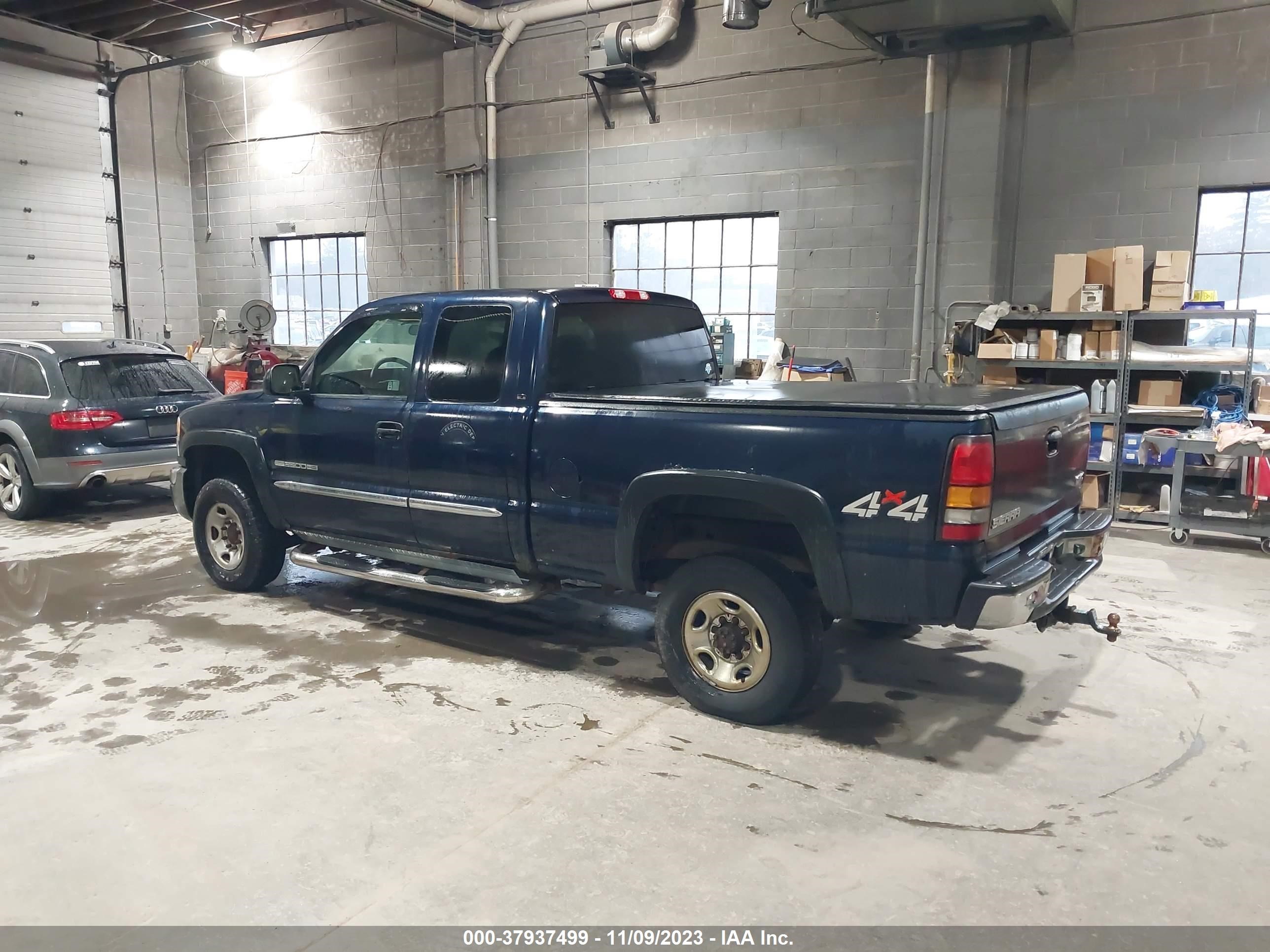 Photo 2 VIN: 1GTHK29U05E261962 - GMC SIERRA 