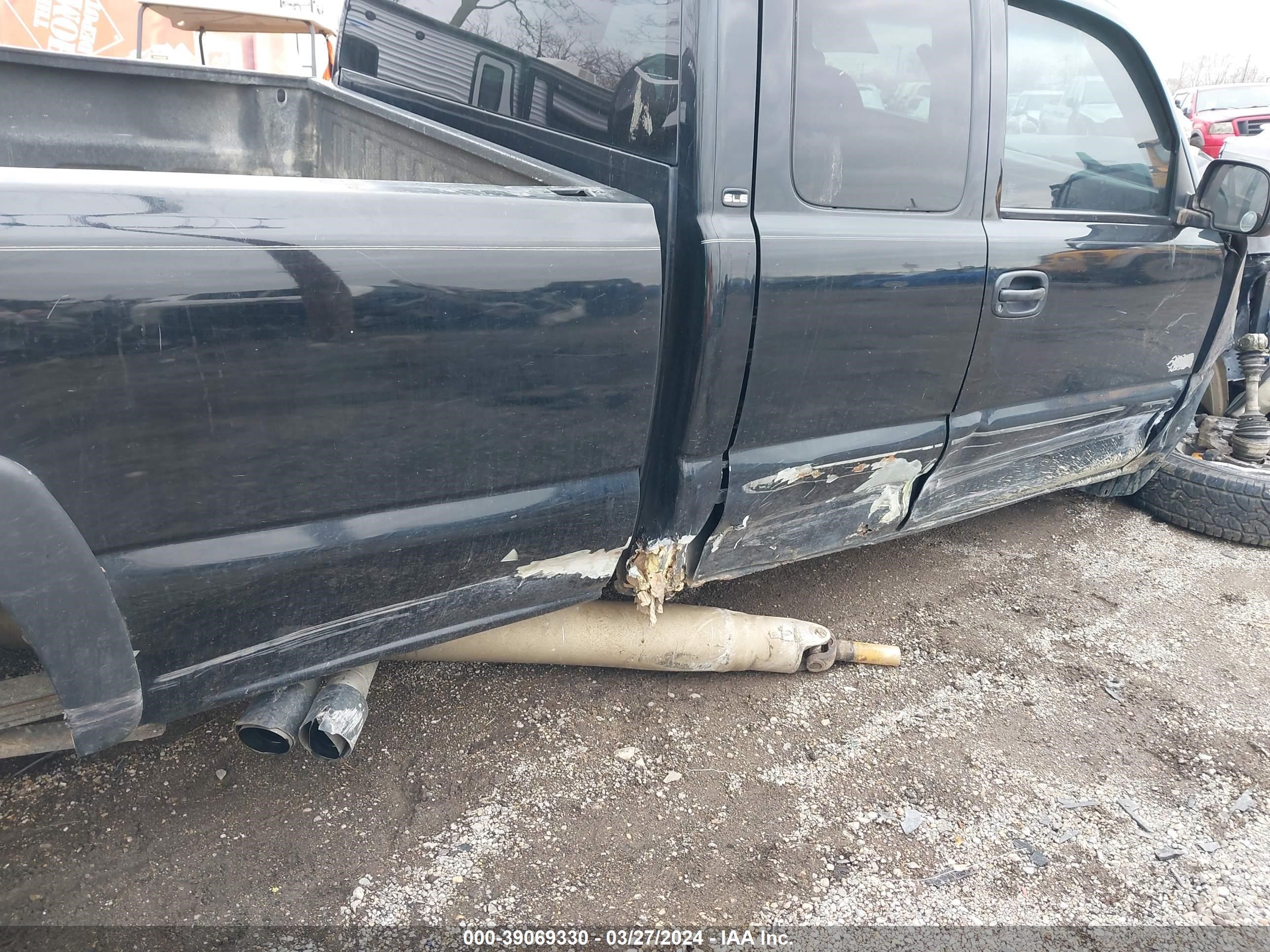 Photo 11 VIN: 1GTHK29U13E139124 - GMC SIERRA 