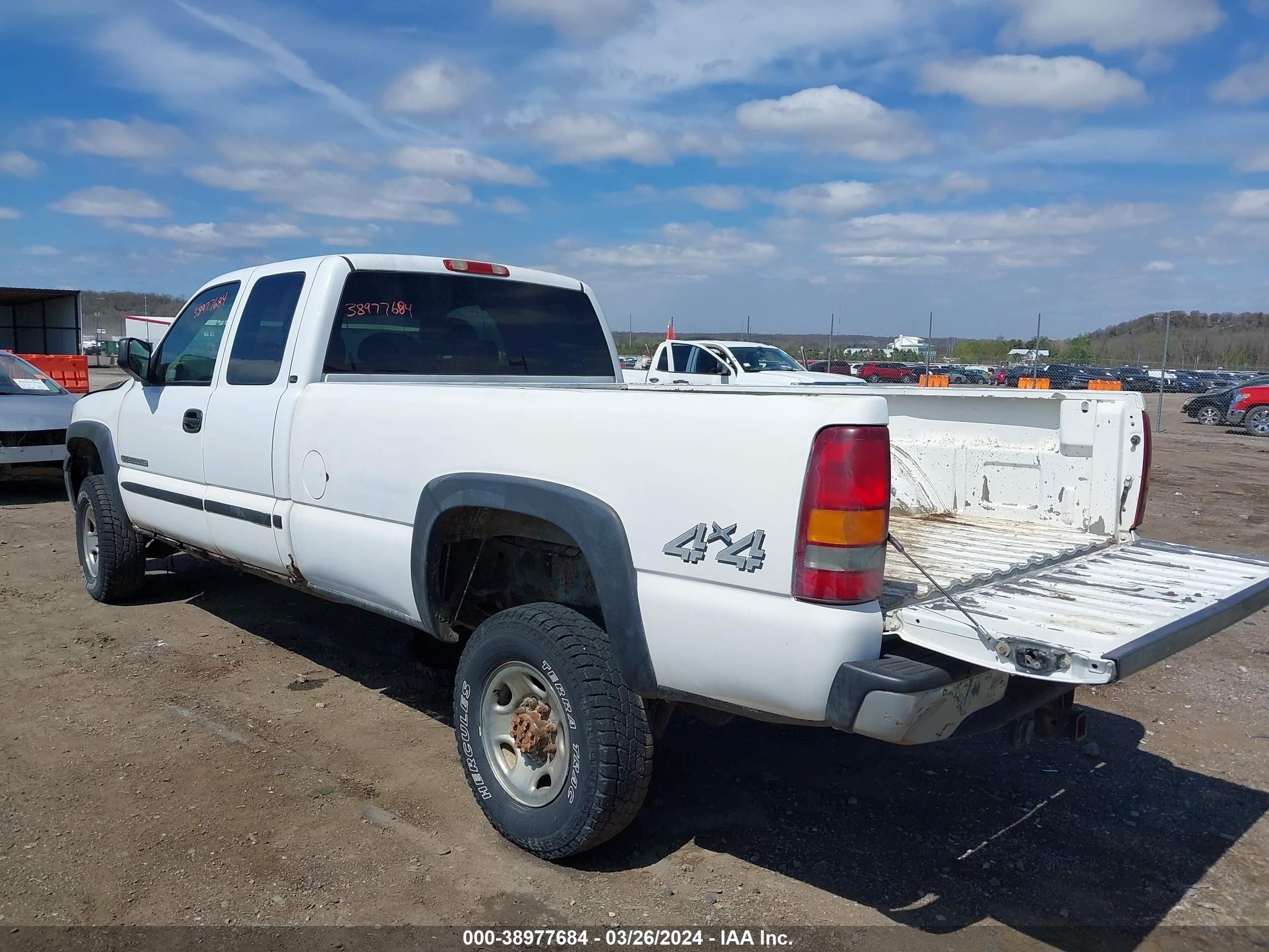 Photo 2 VIN: 1GTHK29U31E288504 - GMC SIERRA 