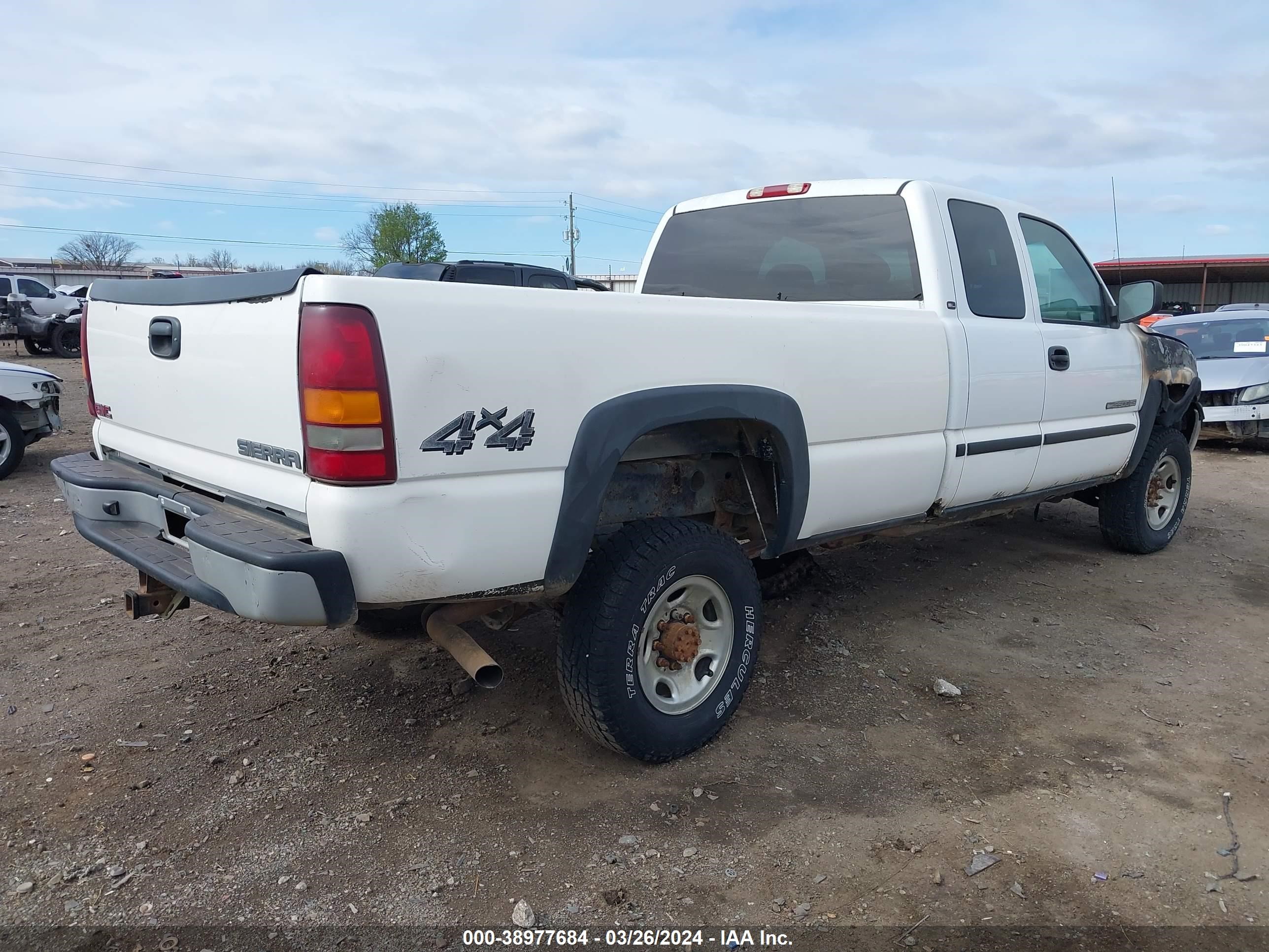 Photo 3 VIN: 1GTHK29U31E288504 - GMC SIERRA 