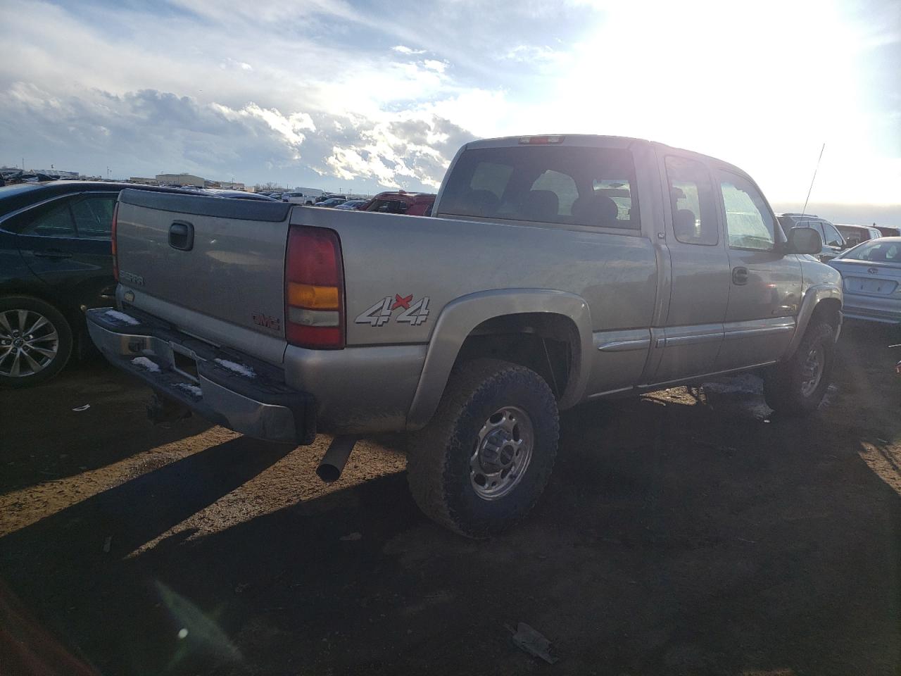 Photo 2 VIN: 1GTHK29U32E302550 - GMC SIERRA 