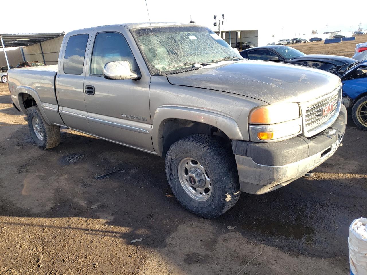 Photo 3 VIN: 1GTHK29U32E302550 - GMC SIERRA 