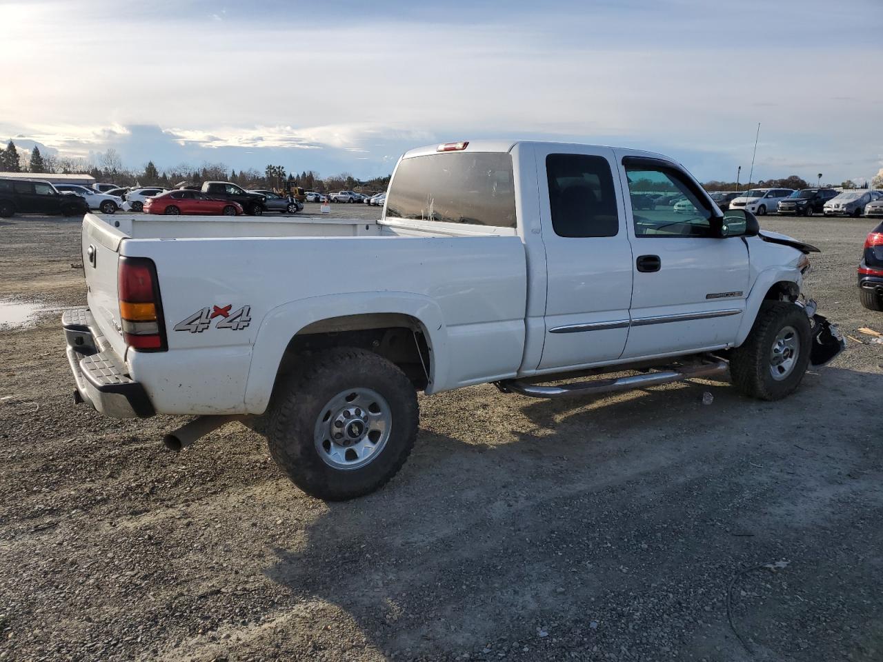 Photo 2 VIN: 1GTHK29U35E124269 - GMC SIERRA 