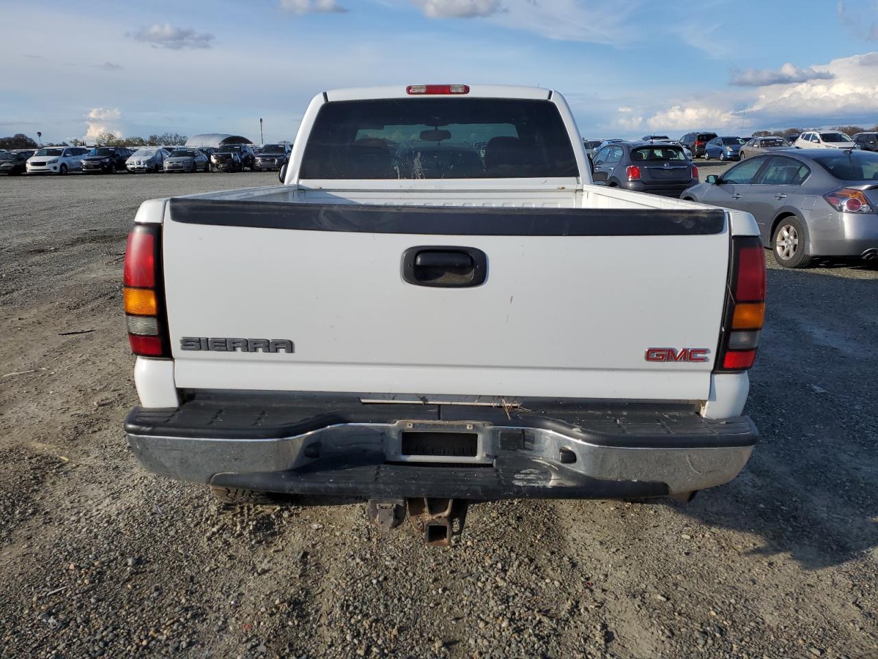 Photo 5 VIN: 1GTHK29U35E124269 - GMC SIERRA 