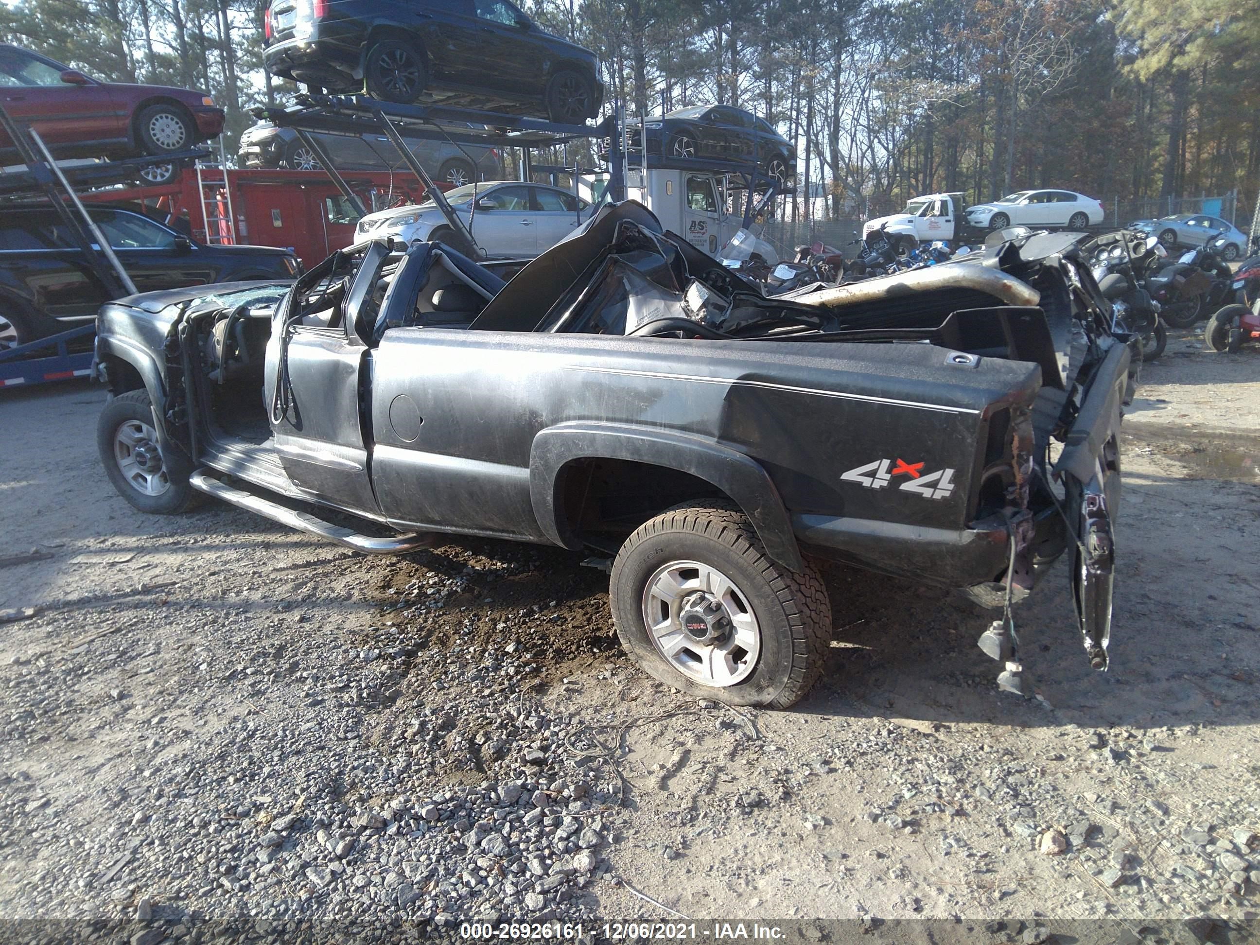 Photo 2 VIN: 1GTHK29U35E279680 - GMC SIERRA 