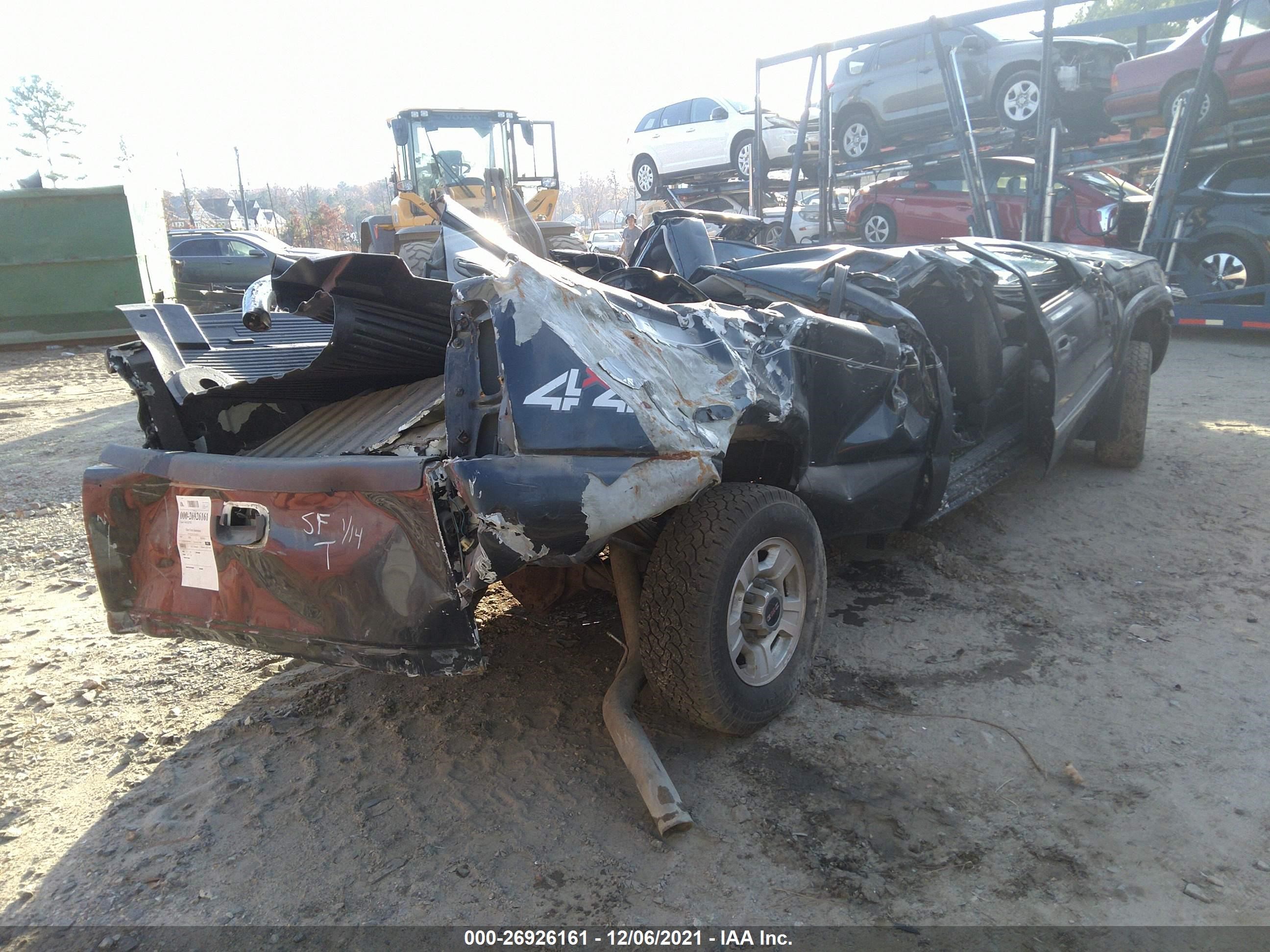 Photo 3 VIN: 1GTHK29U35E279680 - GMC SIERRA 