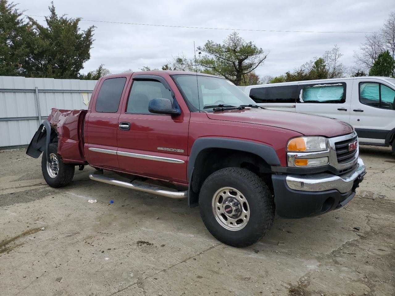 Photo 3 VIN: 1GTHK29U35E299654 - GMC SIERRA 