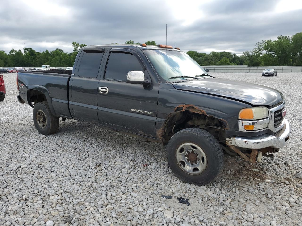 Photo 3 VIN: 1GTHK29U43E248872 - GMC SIERRA 