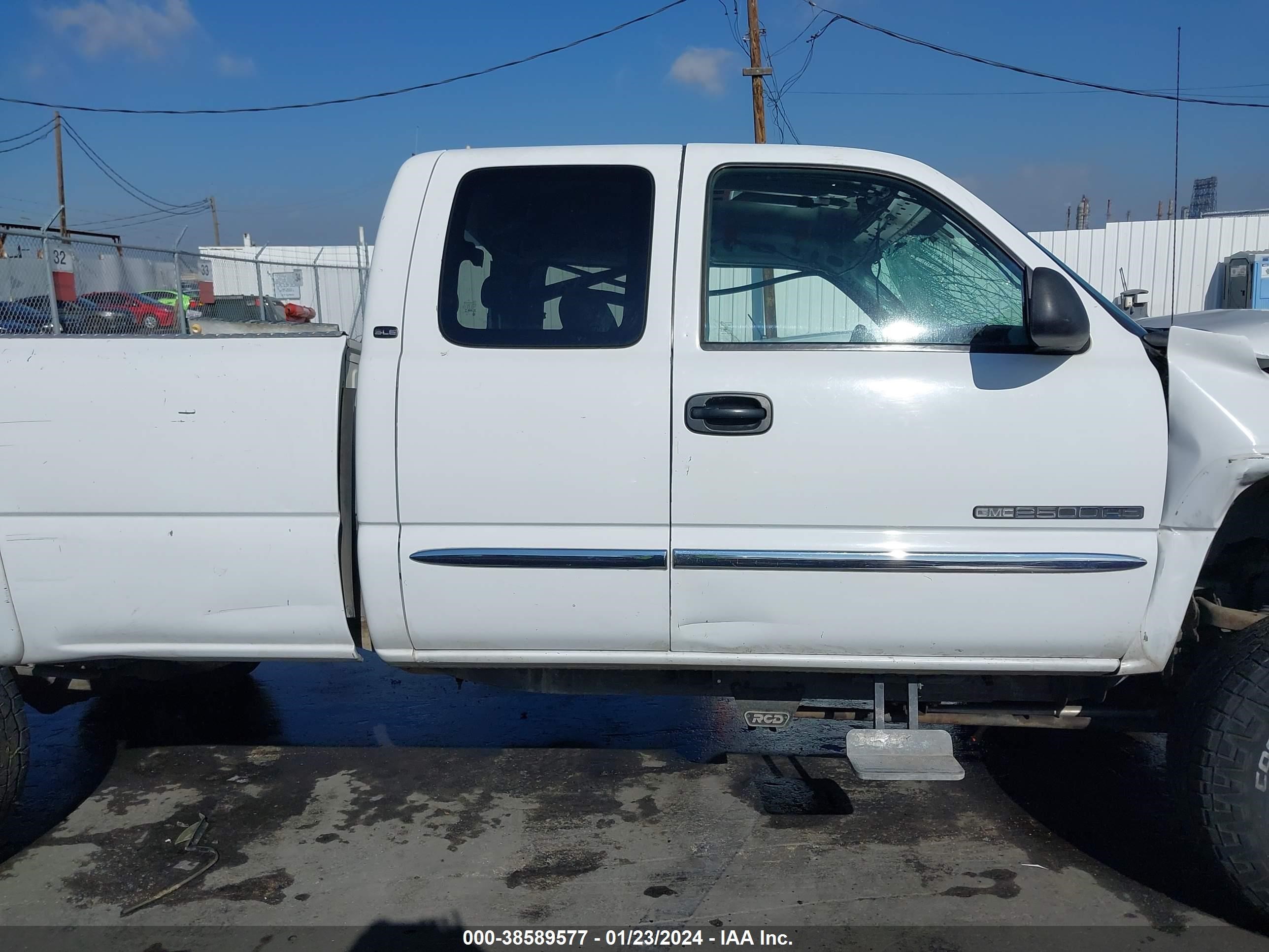 Photo 12 VIN: 1GTHK29U45E111952 - GMC SIERRA 