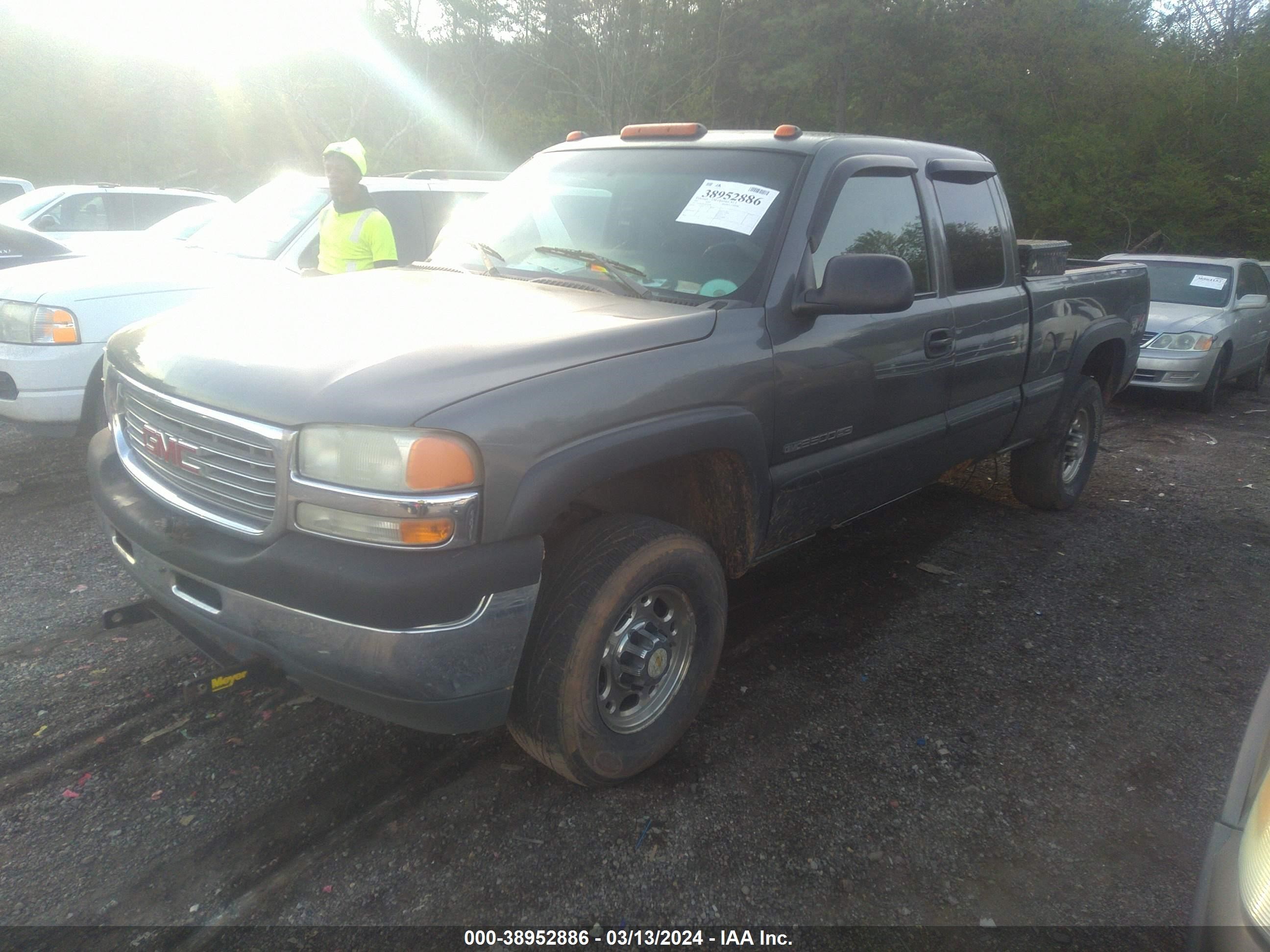 Photo 1 VIN: 1GTHK29U52E280101 - GMC SIERRA 