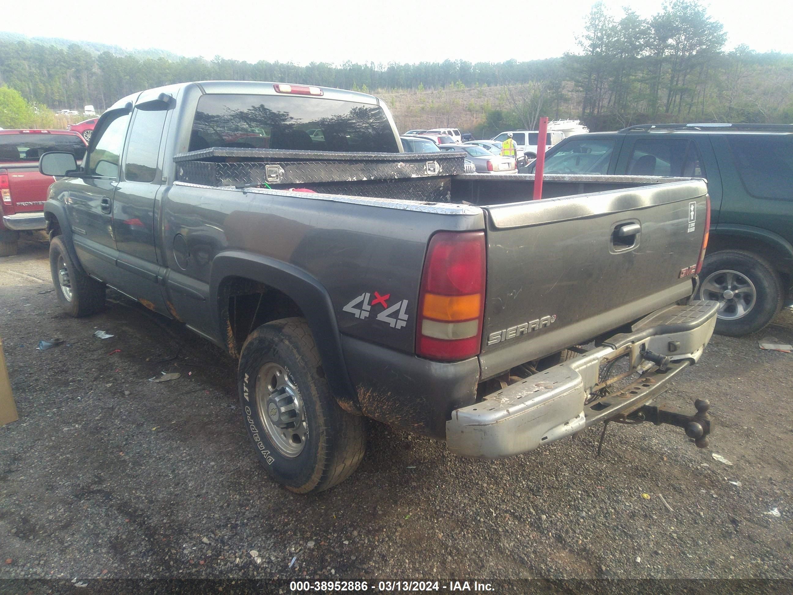 Photo 2 VIN: 1GTHK29U52E280101 - GMC SIERRA 