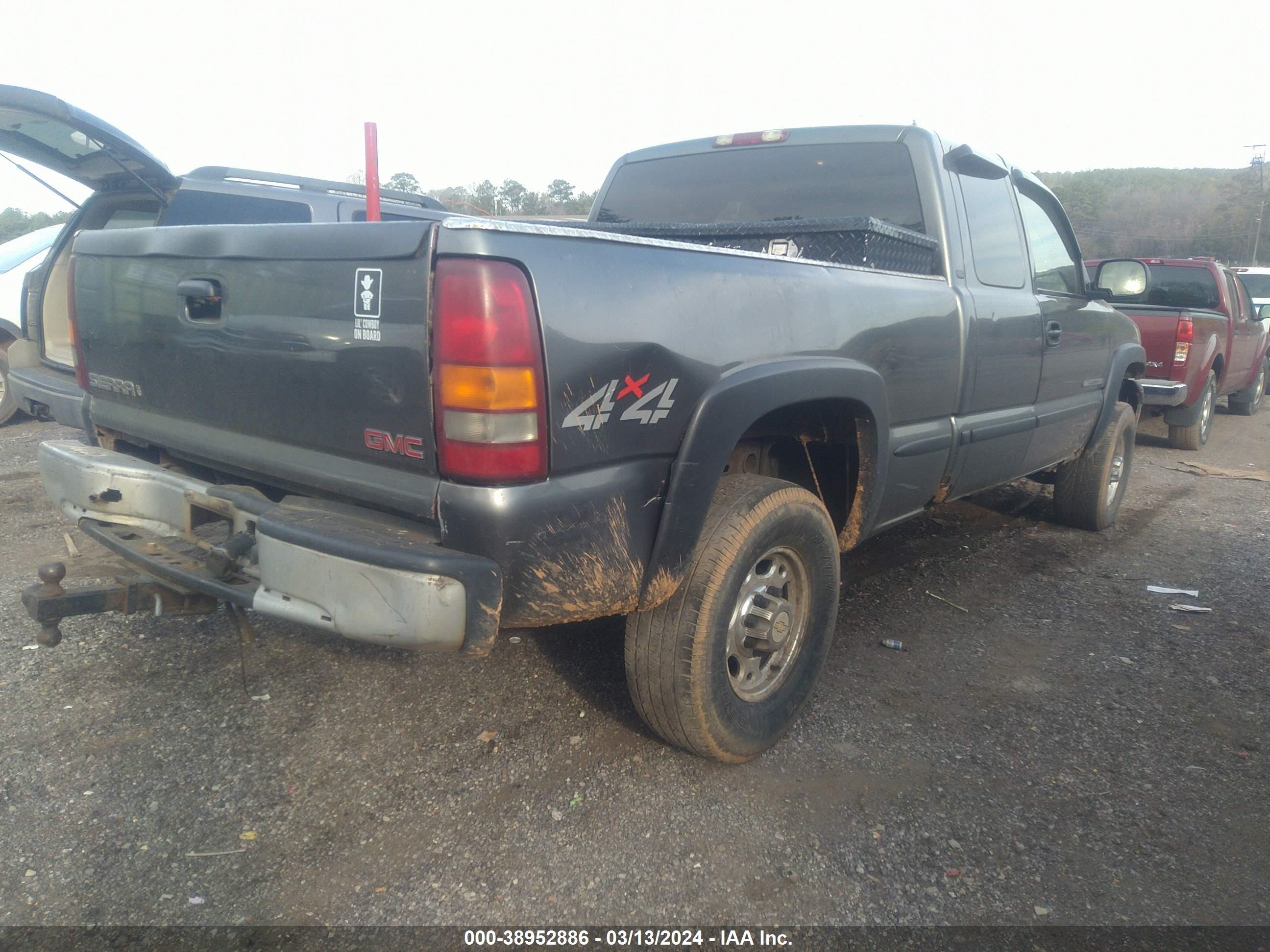 Photo 3 VIN: 1GTHK29U52E280101 - GMC SIERRA 