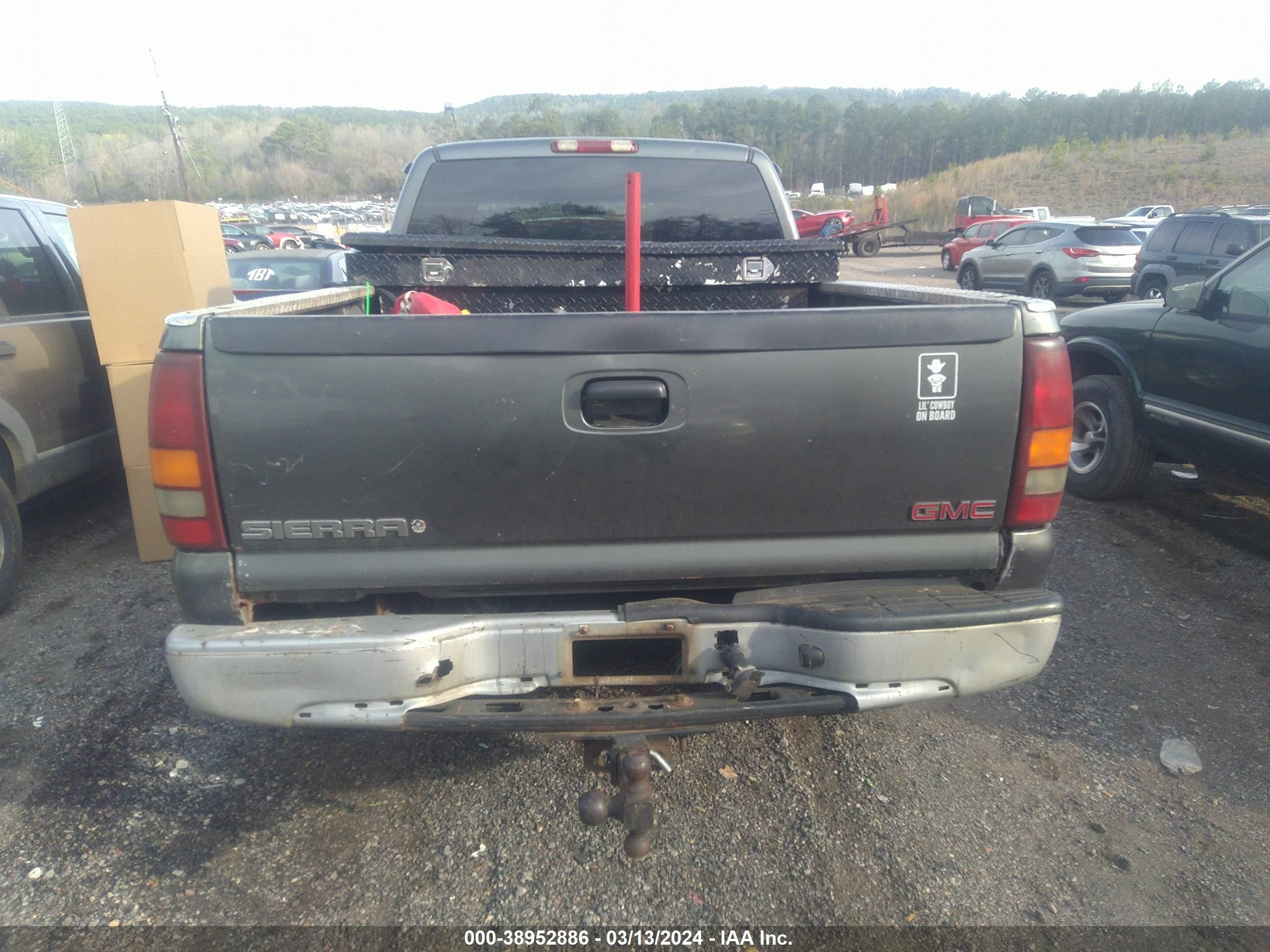 Photo 5 VIN: 1GTHK29U52E280101 - GMC SIERRA 