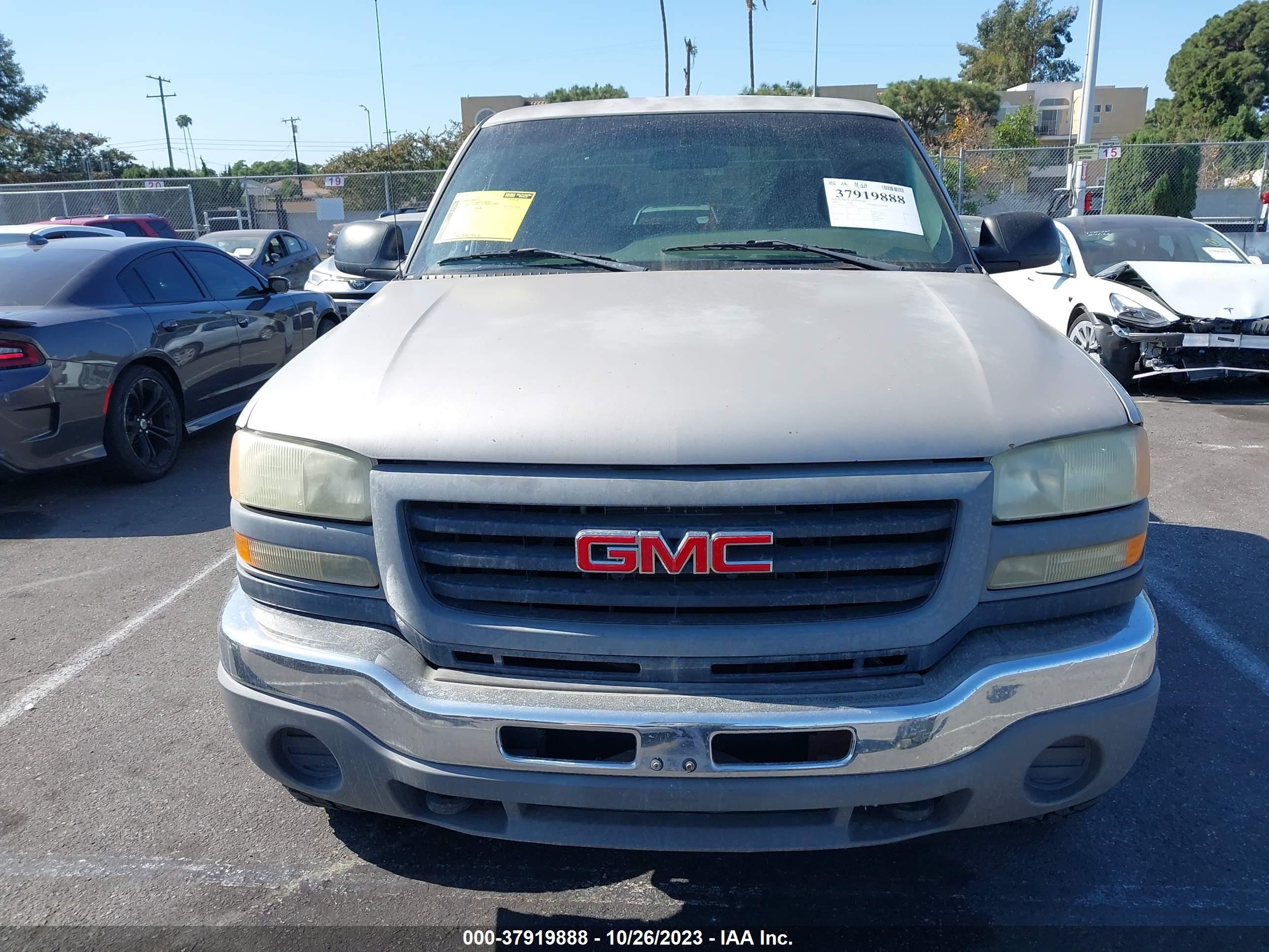 Photo 11 VIN: 1GTHK29U55E208576 - GMC SIERRA 