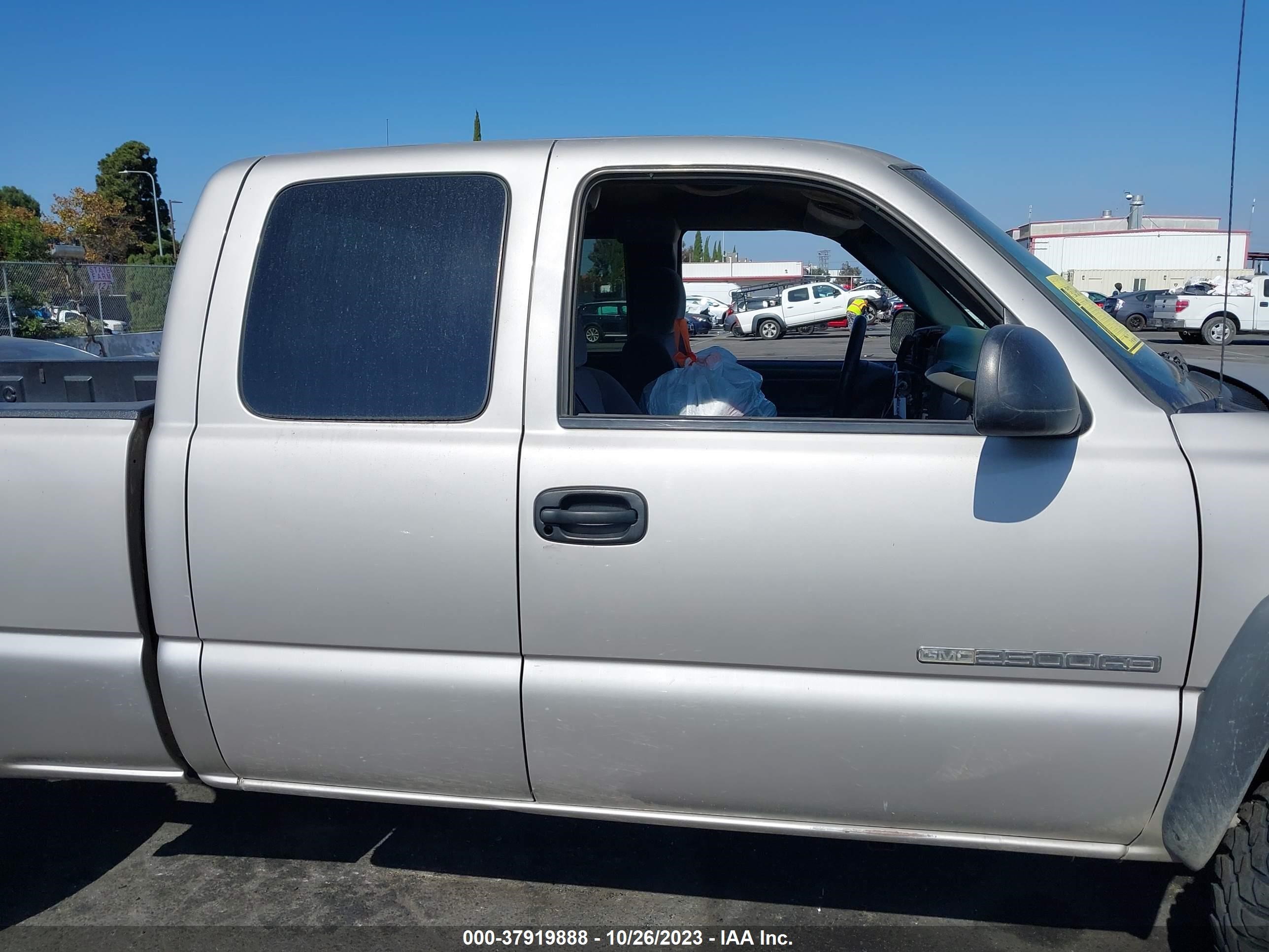 Photo 12 VIN: 1GTHK29U55E208576 - GMC SIERRA 