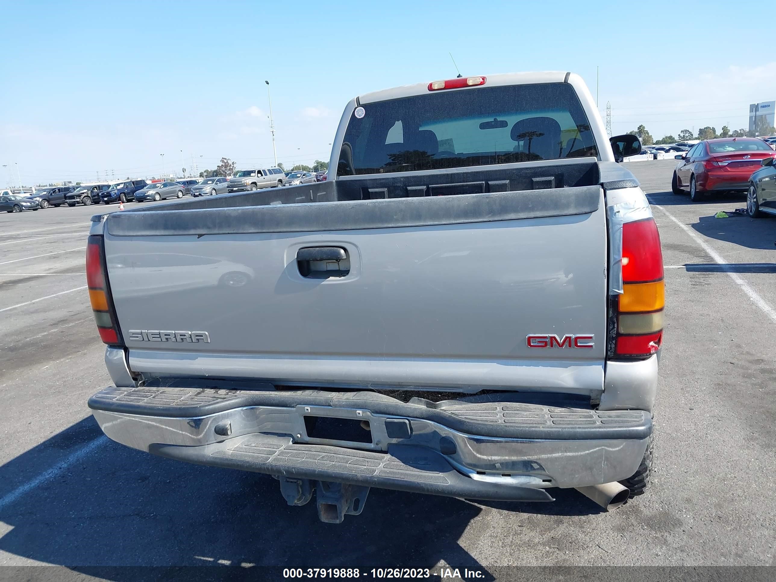 Photo 15 VIN: 1GTHK29U55E208576 - GMC SIERRA 