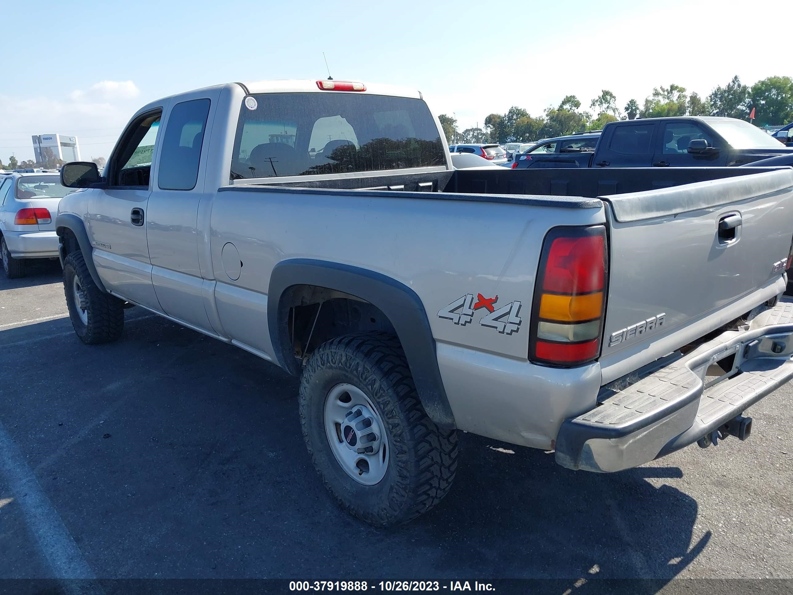 Photo 2 VIN: 1GTHK29U55E208576 - GMC SIERRA 