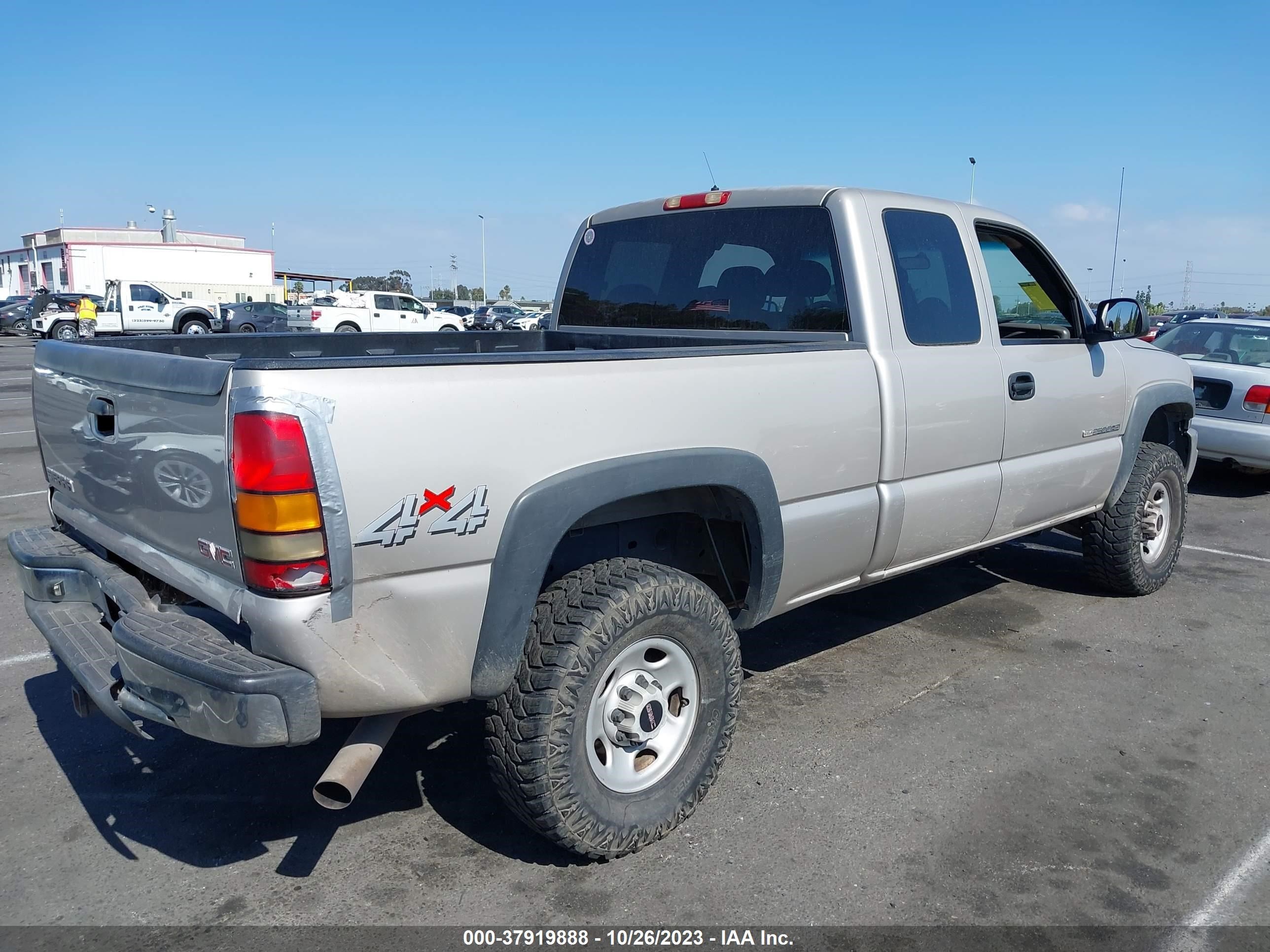 Photo 3 VIN: 1GTHK29U55E208576 - GMC SIERRA 