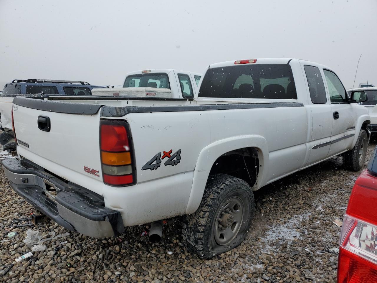 Photo 2 VIN: 1GTHK29U65E344571 - GMC SIERRA 