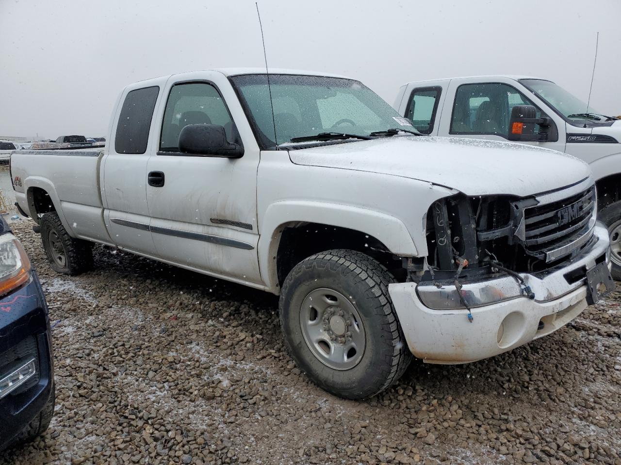 Photo 3 VIN: 1GTHK29U65E344571 - GMC SIERRA 