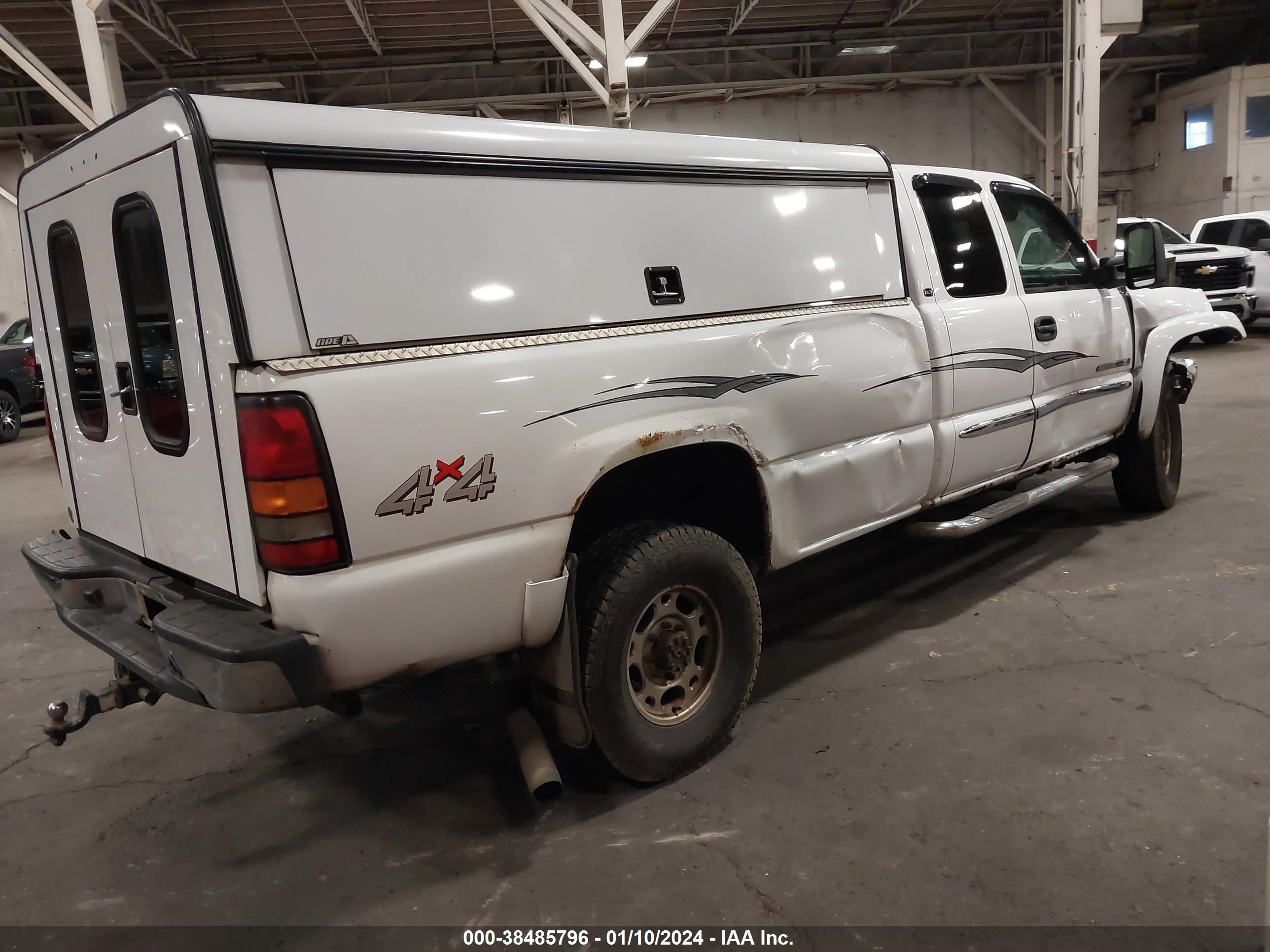 Photo 3 VIN: 1GTHK29U76E108223 - GMC SIERRA 