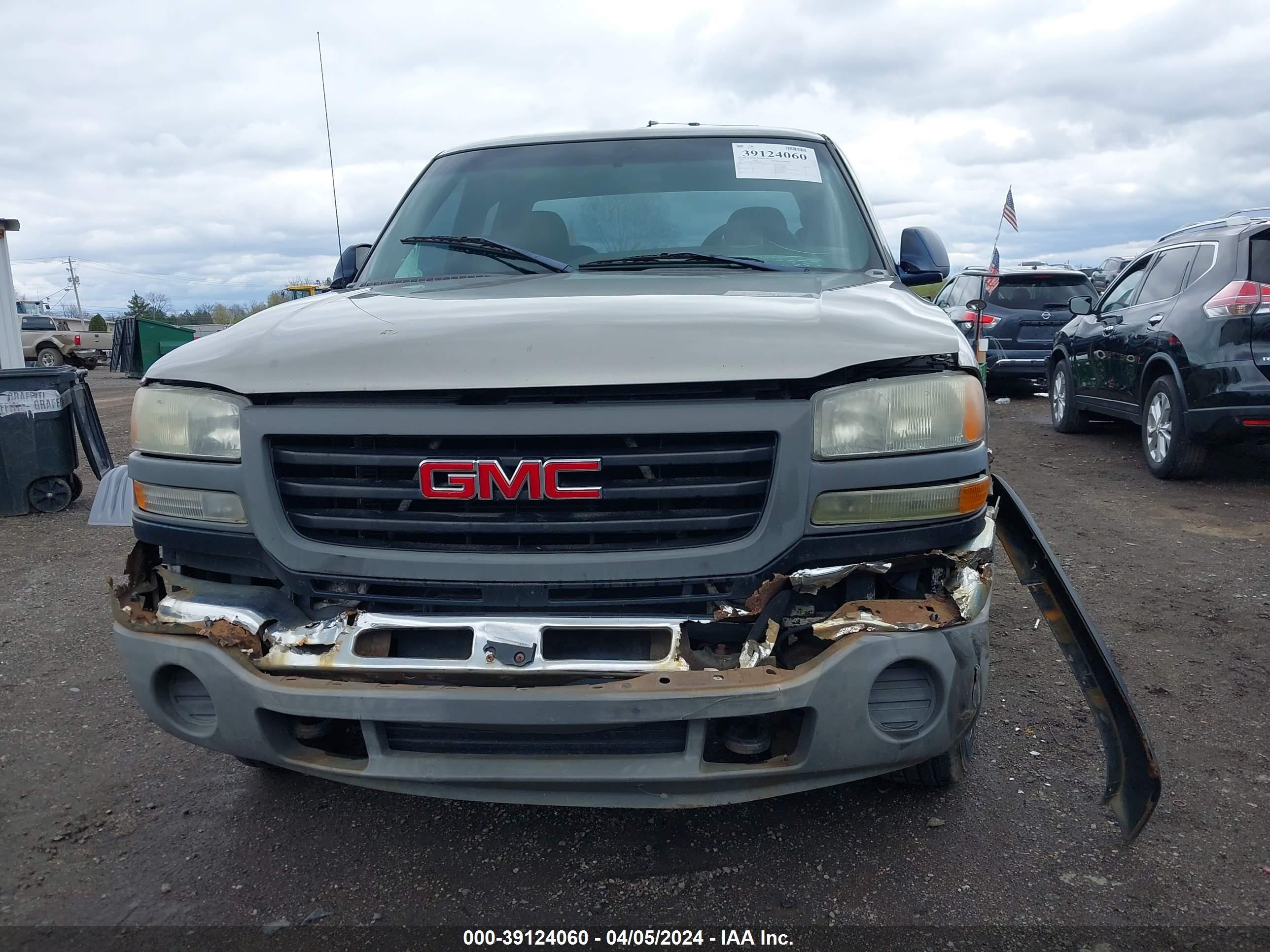 Photo 5 VIN: 1GTHK29U83E265383 - GMC SIERRA 