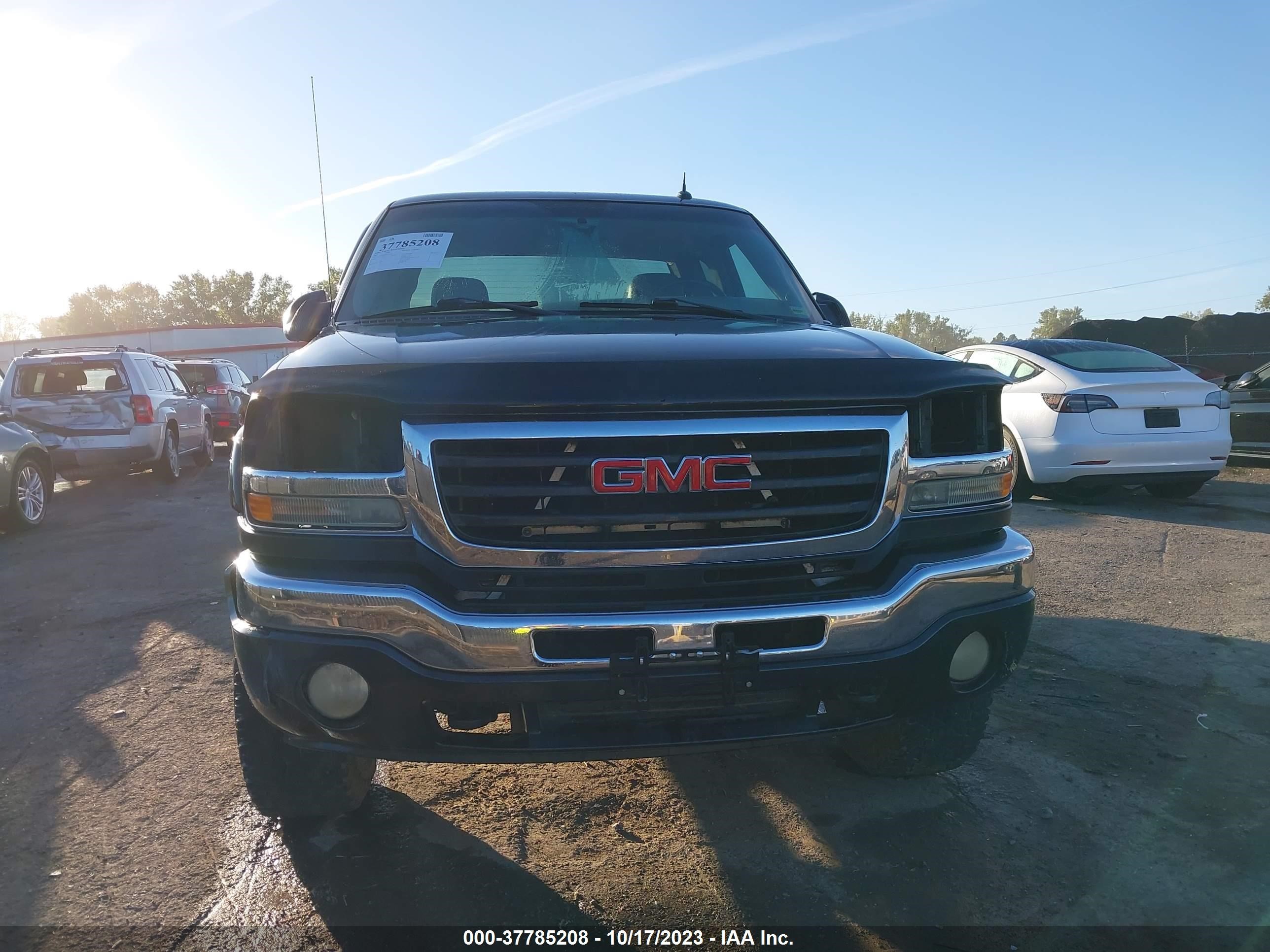 Photo 11 VIN: 1GTHK29U85E145764 - GMC SIERRA 