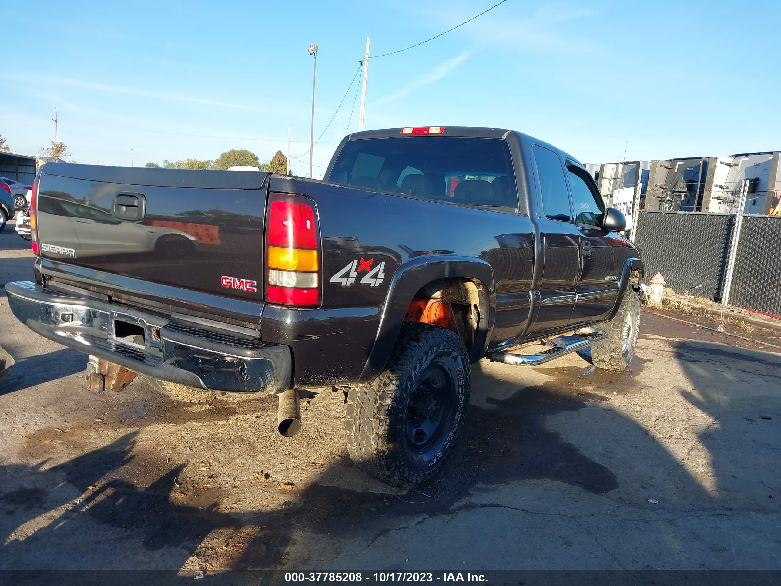 Photo 3 VIN: 1GTHK29U85E145764 - GMC SIERRA 