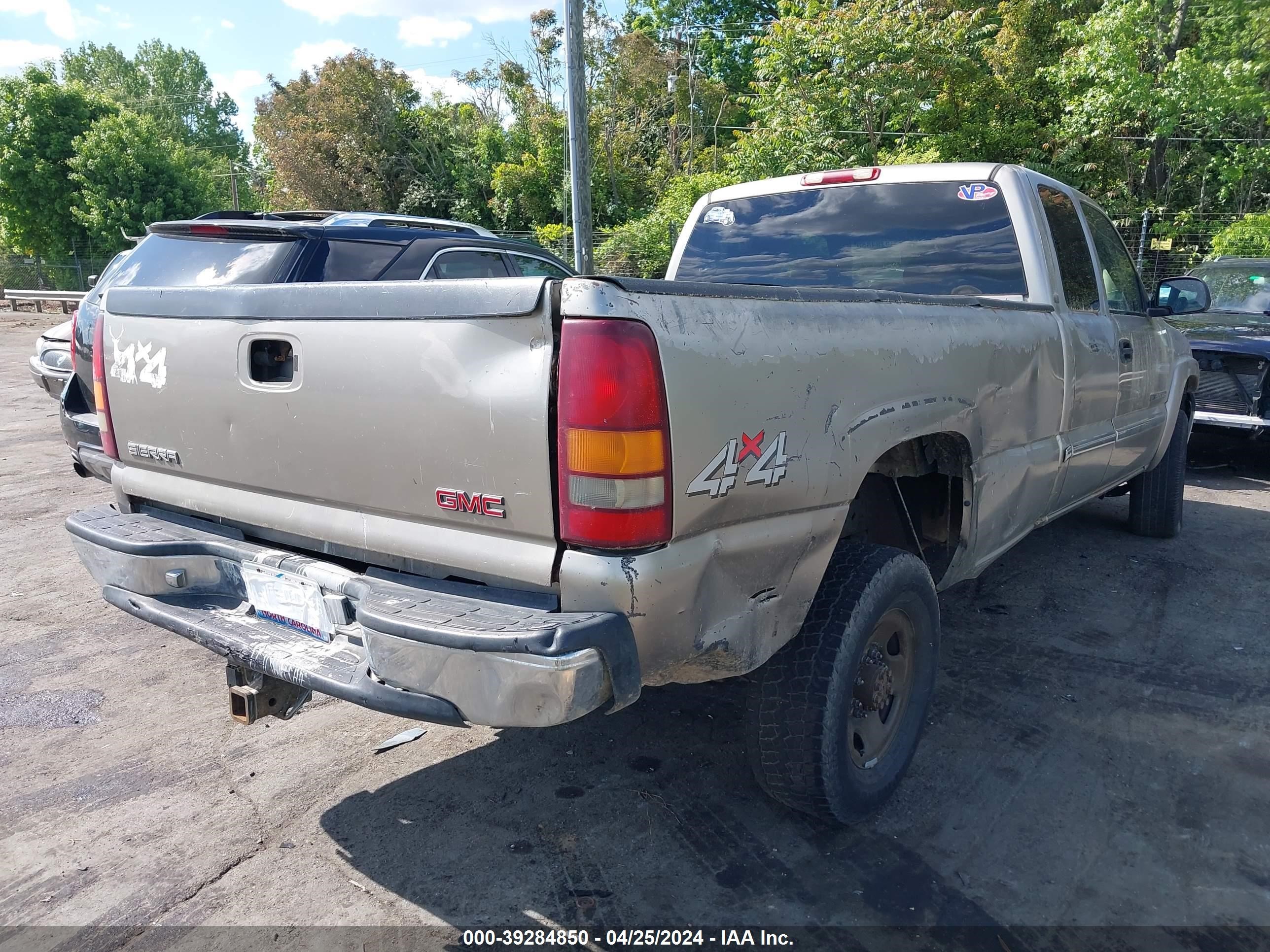 Photo 3 VIN: 1GTHK29U91E223933 - GMC SIERRA 