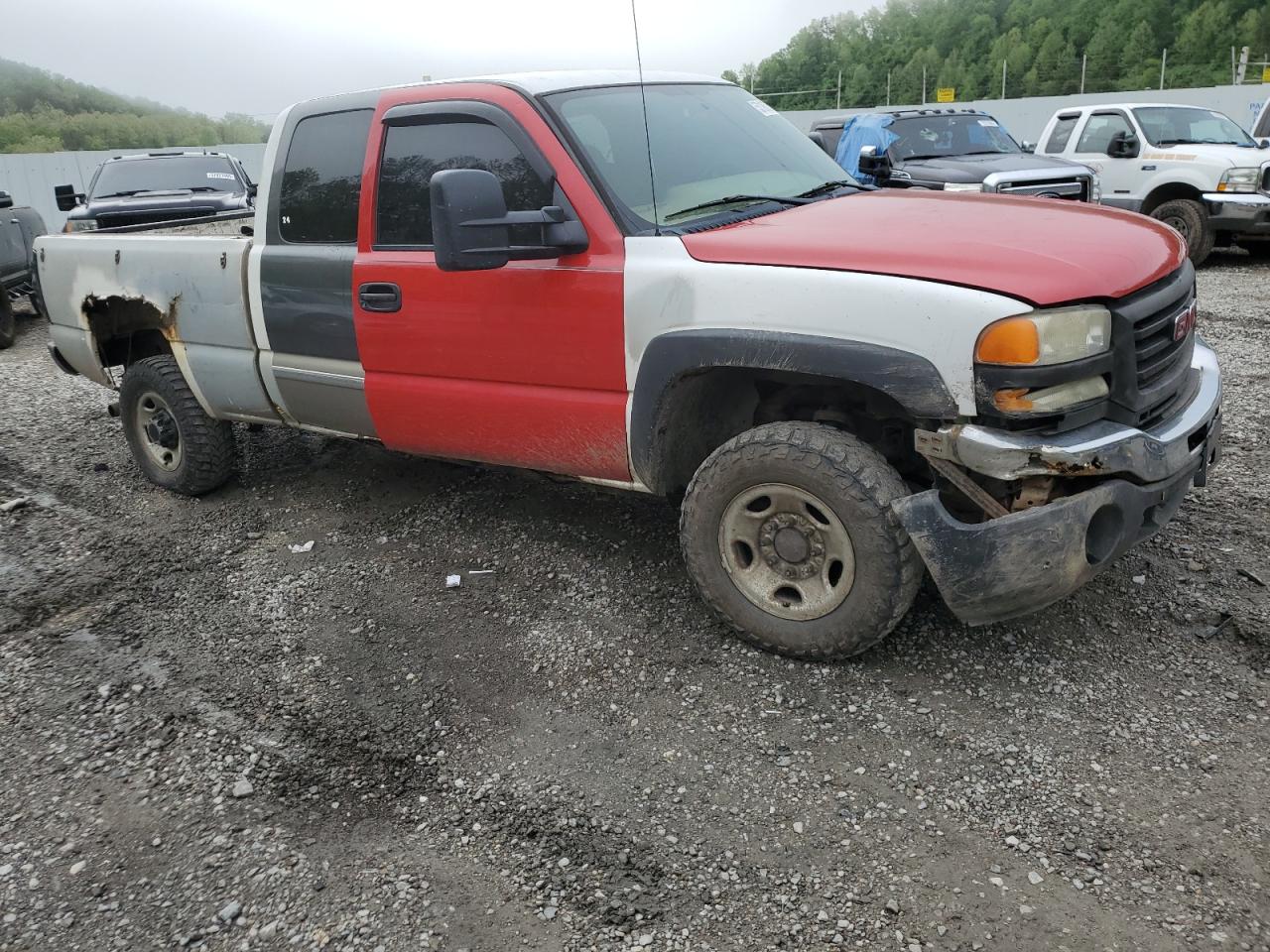 Photo 3 VIN: 1GTHK29U95E304808 - GMC SIERRA 