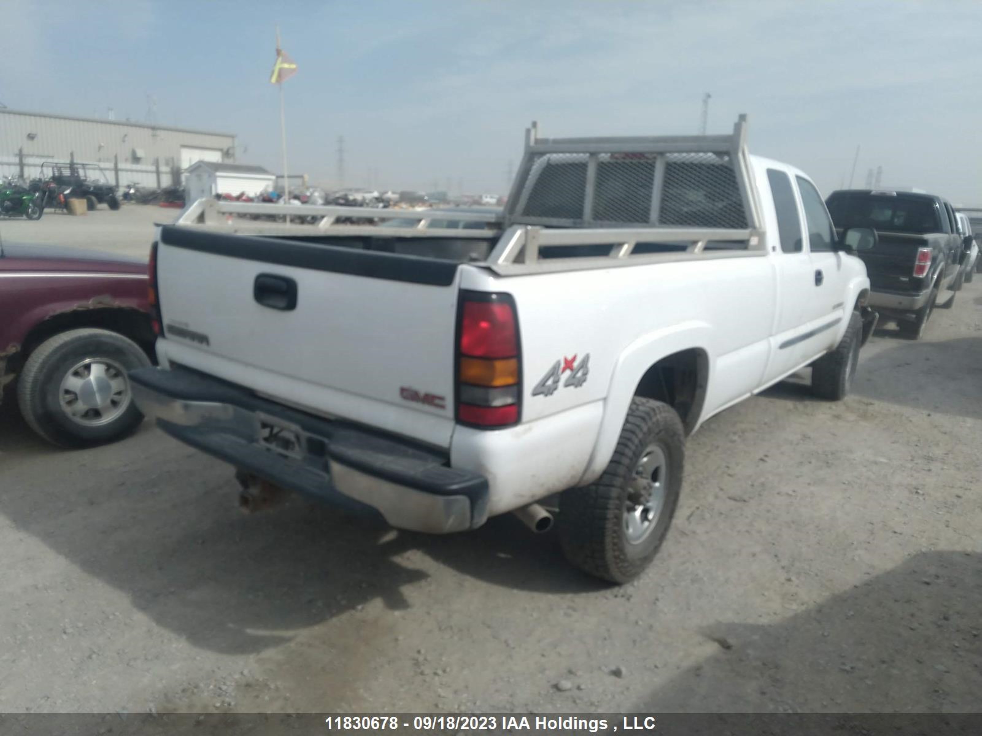 Photo 3 VIN: 1GTHK29U96E287929 - GMC SIERRA 